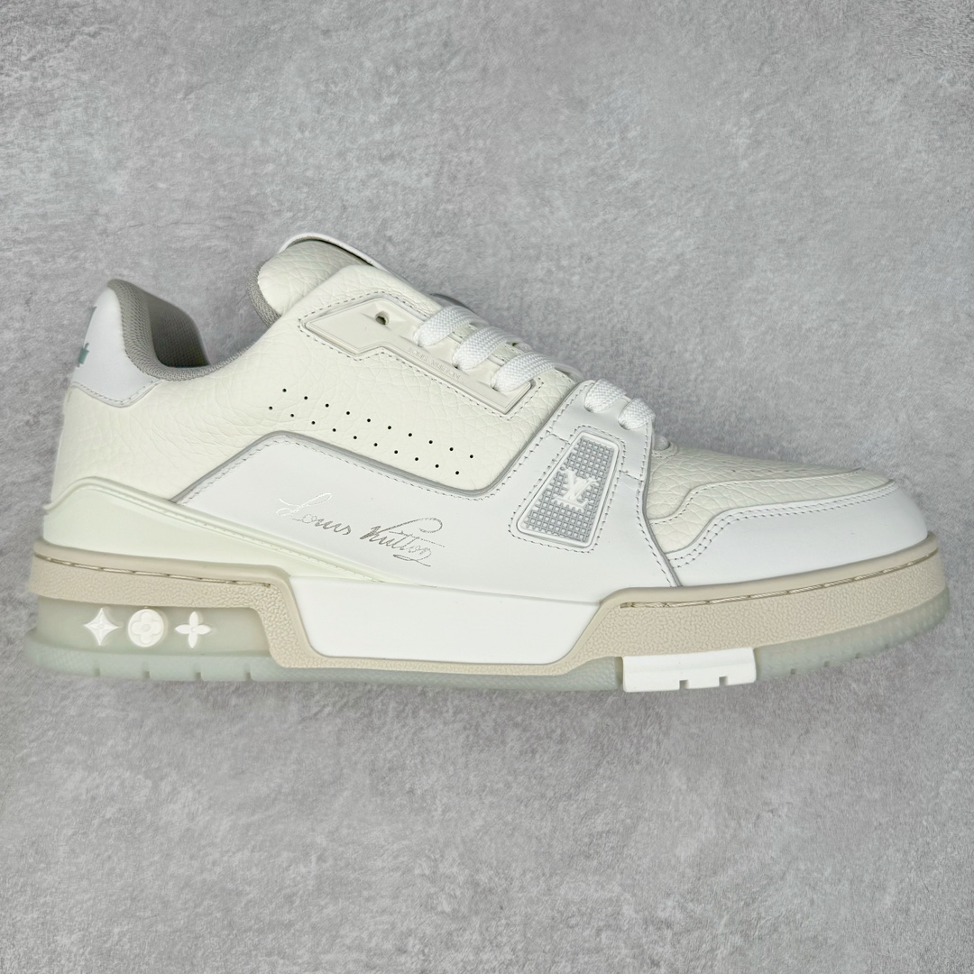 ＃FS Louis Vuitton Trainer lv时装走秀运动鞋 实力大厂出品 平台专供 成熟的做工稳定的品控 完美鞋型超高的清洁度 零毛边线头瑕疵 全套原楦原纸版原鞋开模 全网最具灵魂的版型 正确原装黄色鞋盒 正确中底印花 鞋面印花3D高频深度立体 全鞋电脑针车 紧密相连 针距密度一致 环保乳胶注塑鞋垫 厚度脚感还原原版 皮面裁剪部位 统一油边封口工艺 原装橡胶大底含胶量大底组合零偏差 专柜全套包装 防尘袋 说明书 质保卡 男女鞋 尺码：35 36 37 38 39 40 41 42 43 44 45-选品中心