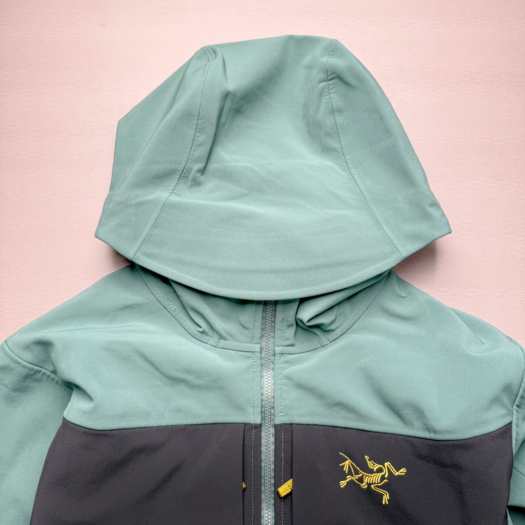 图片[4]-＃TZD Arcteryx GAMMA MX Hoody 始祖鸟户外运动抗风雪混合天气场景透气保暖耐磨连帽夹克加绒冲锋衣 软壳中的旗舰款 原版面料定织开发长达半年 正面科技涂层反面还原高克重拉绒 凸显保暖性 内里全压胶封 原版一致工艺 防水指数28000mm 区别市面各种偷工减料版 百灵达航机刺绣 实拍自鉴 尺码：S M L XL XXL-选品中心