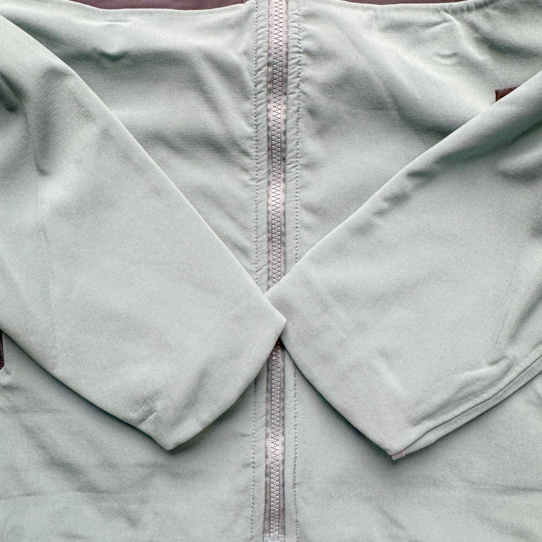 图片[7]-＃TZD Arcteryx GAMMA MX Hoody 始祖鸟户外运动抗风雪混合天气场景透气保暖耐磨连帽夹克加绒冲锋衣 软壳中的旗舰款 原版面料定织开发长达半年 正面科技涂层反面还原高克重拉绒 凸显保暖性 内里全压胶封 原版一致工艺 防水指数28000mm 区别市面各种偷工减料版 百灵达航机刺绣 实拍自鉴 尺码：S M L XL XXL-选品中心