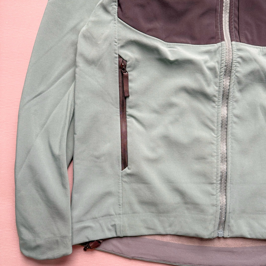 图片[5]-＃TZD Arcteryx GAMMA MX Hoody 始祖鸟户外运动抗风雪混合天气场景透气保暖耐磨连帽夹克加绒冲锋衣 软壳中的旗舰款 原版面料定织开发长达半年 正面科技涂层反面还原高克重拉绒 凸显保暖性 内里全压胶封 原版一致工艺 防水指数28000mm 区别市面各种偷工减料版 百灵达航机刺绣 实拍自鉴 尺码：S M L XL XXL-选品中心