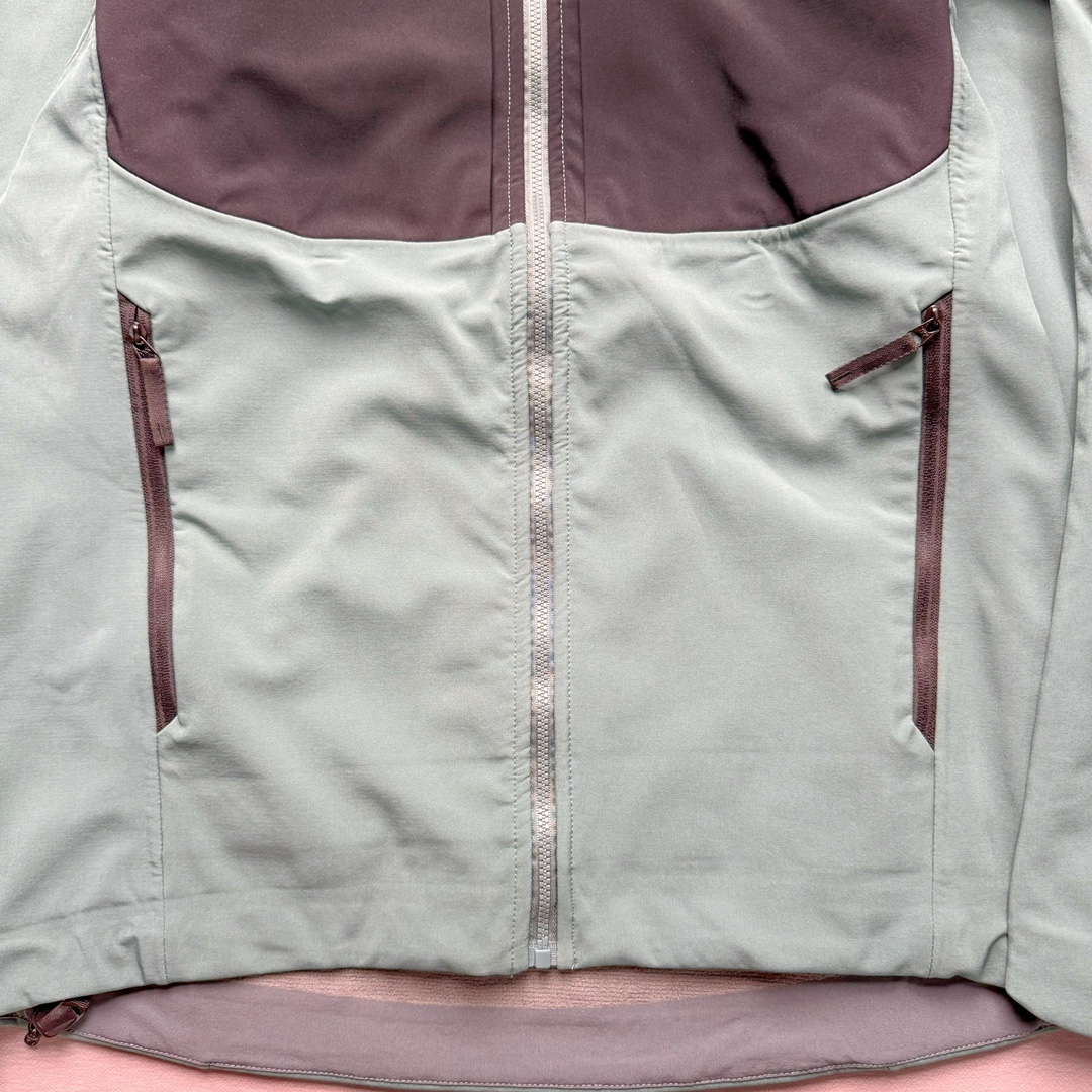 图片[8]-＃TZD Arcteryx GAMMA MX Hoody 始祖鸟户外运动抗风雪混合天气场景透气保暖耐磨连帽夹克加绒冲锋衣 软壳中的旗舰款 原版面料定织开发长达半年 正面科技涂层反面还原高克重拉绒 凸显保暖性 内里全压胶封 原版一致工艺 防水指数28000mm 区别市面各种偷工减料版 百灵达航机刺绣 实拍自鉴 尺码：S M L XL XXL-选品中心