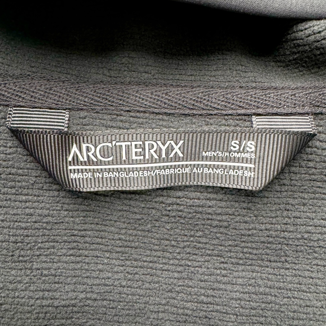 图片[11]-＃TZD Arcteryx GAMMA MX Hoody 始祖鸟户外运动抗风雪混合天气场景透气保暖耐磨连帽夹克加绒冲锋衣 软壳中的旗舰款 原版面料定织开发长达半年 正面科技涂层反面还原高克重拉绒 凸显保暖性 内里全压胶封 原版一致工艺 防水指数28000mm 区别市面各种偷工减料版 百灵达航机刺绣 实拍自鉴 尺码：S M L XL XXL-选品中心