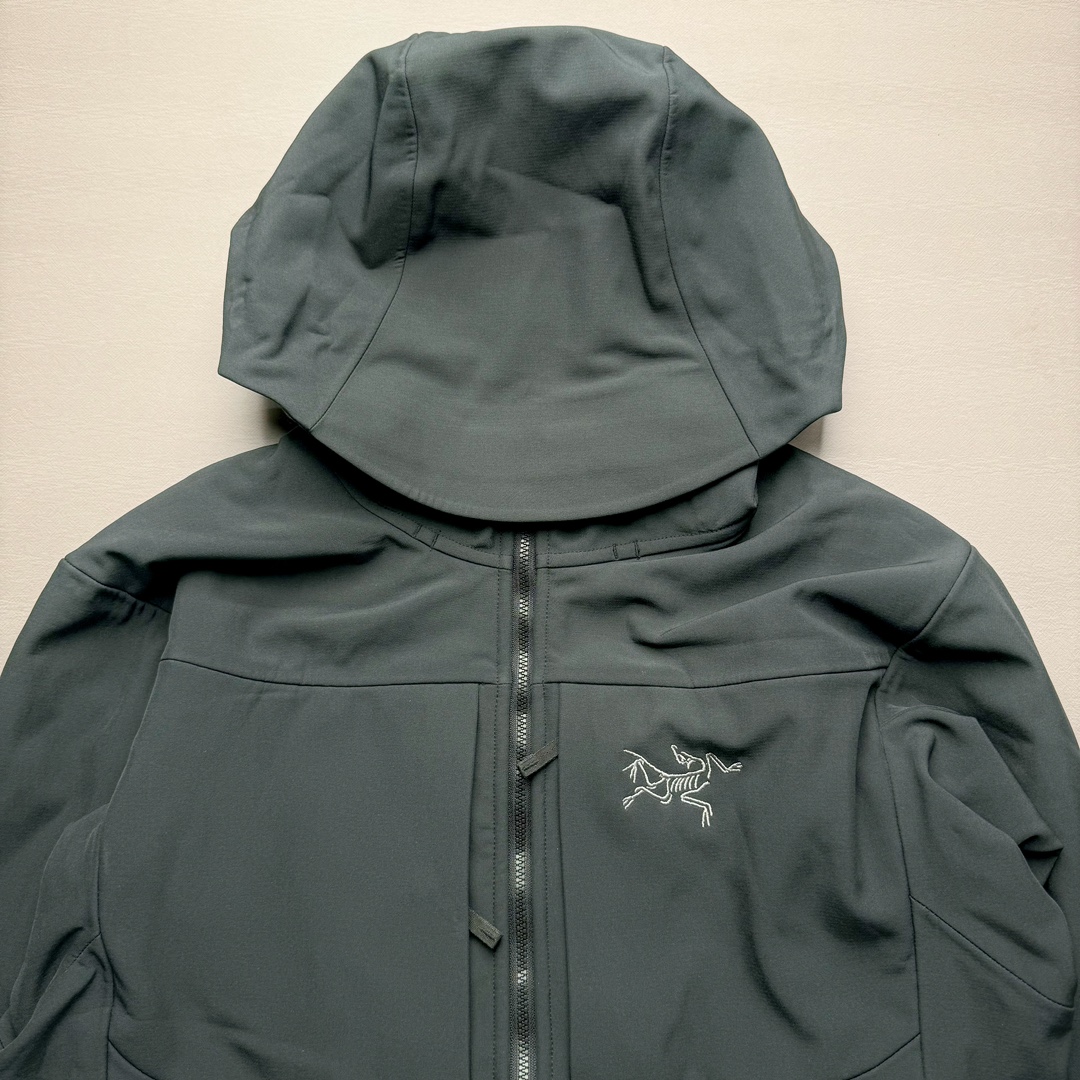 图片[3]-＃TZD Arcteryx GAMMA MX Hoody 始祖鸟户外运动抗风雪混合天气场景透气保暖耐磨连帽夹克加绒冲锋衣 软壳中的旗舰款 原版面料定织开发长达半年 正面科技涂层反面还原高克重拉绒 凸显保暖性 内里全压胶封 原版一致工艺 防水指数28000mm 区别市面各种偷工减料版 百灵达航机刺绣 实拍自鉴 尺码：S M L XL XXL-选品中心
