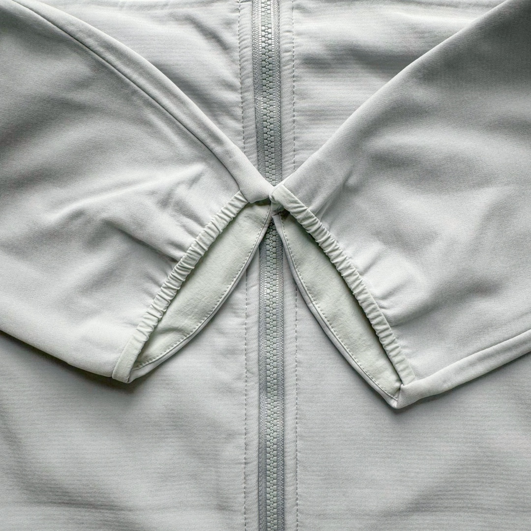 图片[9]-＃TZD Arcteryx GAMMA MX Hoody 始祖鸟户外运动抗风雪混合天气场景透气保暖耐磨连帽夹克加绒冲锋衣 软壳中的旗舰款 原版面料定织开发长达半年 正面科技涂层反面还原高克重拉绒 凸显保暖性 内里全压胶封 原版一致工艺 防水指数28000mm 区别市面各种偷工减料版 百灵达航机刺绣 实拍自鉴 尺码：S M L XL XXL-选品中心