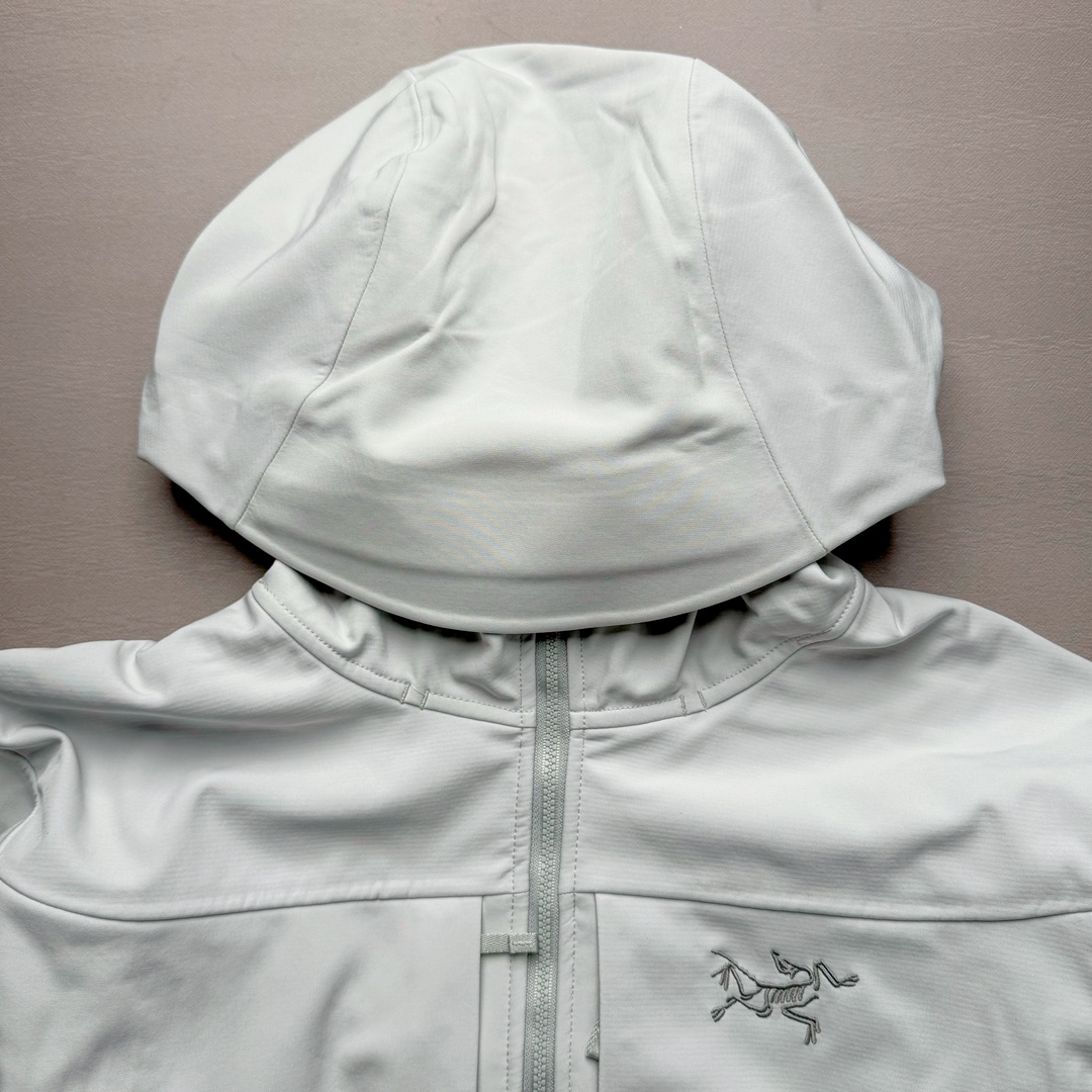 图片[4]-＃TZD Arcteryx GAMMA MX Hoody 始祖鸟户外运动抗风雪混合天气场景透气保暖耐磨连帽夹克加绒冲锋衣 软壳中的旗舰款 原版面料定织开发长达半年 正面科技涂层反面还原高克重拉绒 凸显保暖性 内里全压胶封 原版一致工艺 防水指数28000mm 区别市面各种偷工减料版 百灵达航机刺绣 实拍自鉴 尺码：S M L XL XXL-选品中心
