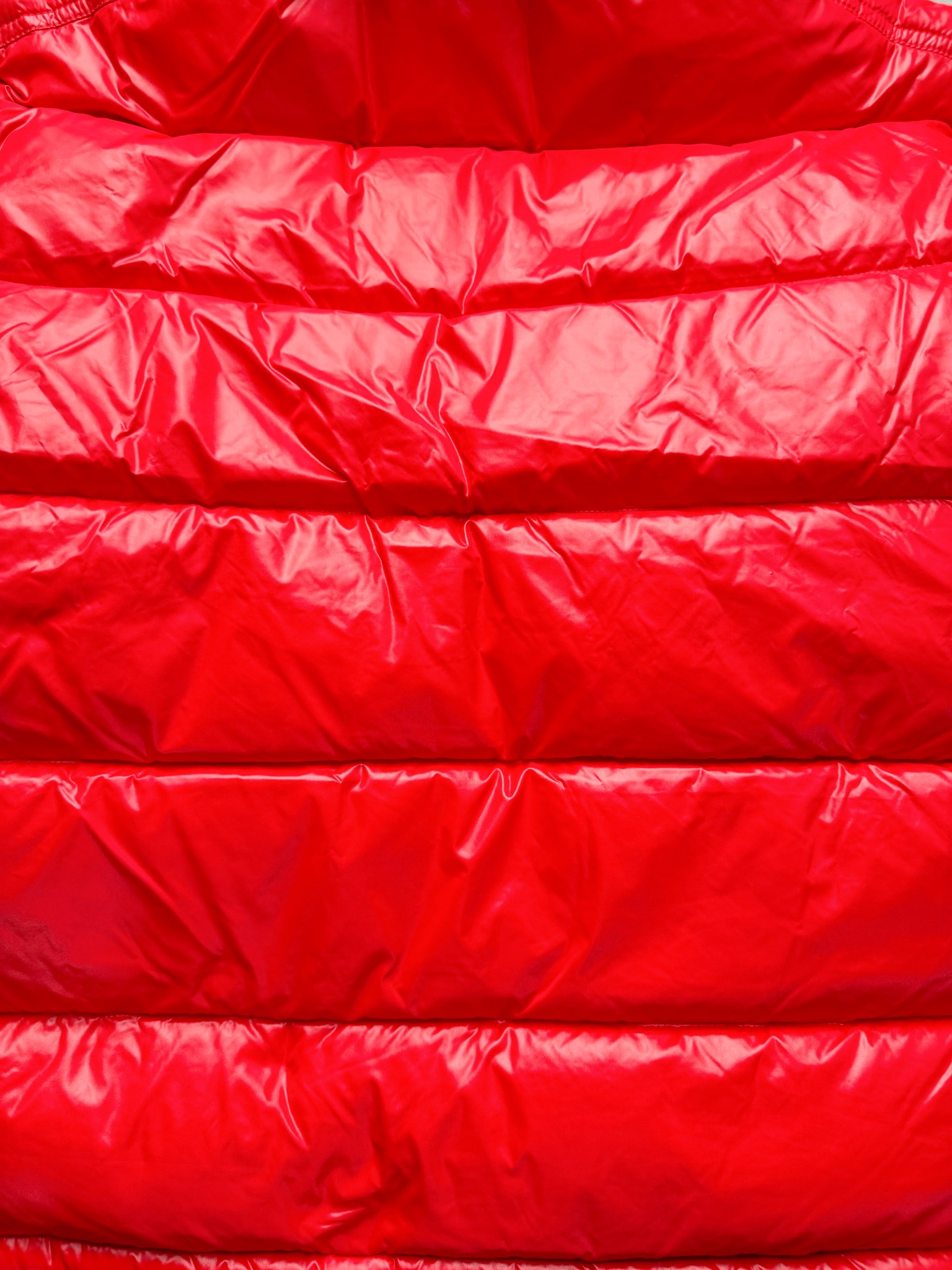 图片[11]-Moncler Maire 蒙口经典绗缝拉链亮面短款防水连帽纯色合身厚款常规款保暖羽绒服 陈奕迅同款明星同款 亮光面连帽羽绒服 可拆卸帽子 专属定制纽扣可调节 双向品牌拉链 蒙口专用镭射防伪标 上身轻盈舒适 玛雅同款的女版 市面唯一填充欧标95白鹅绒 独家使用台湾原厂尼龙内外面料 Maya玛雅女款 专柜品质 一流的工艺 原厂五金 原版洗水标 细节无可挑剔 尺码：00 0 1 2-选品中心