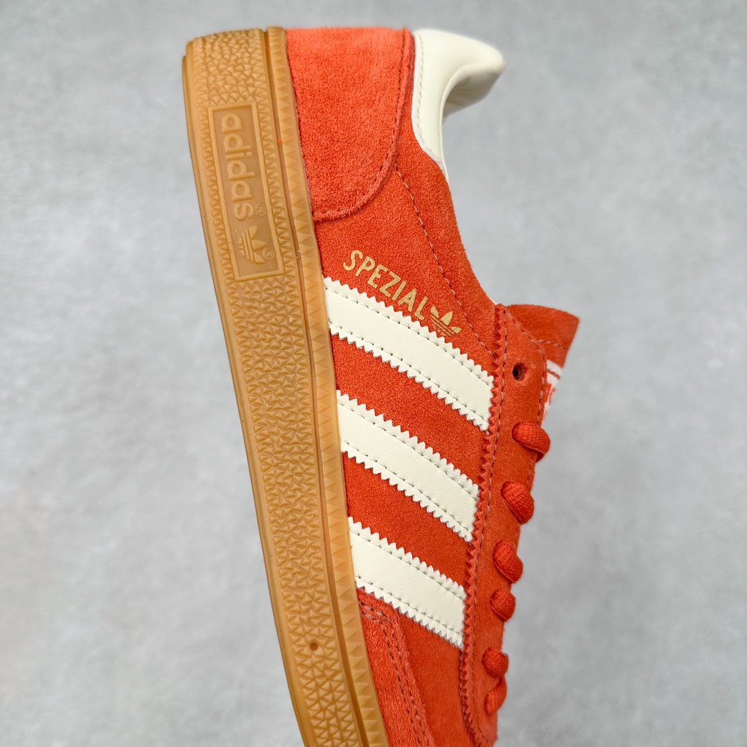 图片[6]-＃X版 AD Originals Handball SPZL 手球运动员系列百搭休闲运动板鞋 IG6191 这款来自阿迪达斯的这款HANDBALL SPZL前身是一双手球运动鞋，这一次拿来复刻，所以鞋面的主要色彩选用了黑色， 鞋面外侧除了Spezial字母之外还有三叶草标志。Handball SPZL作为复古手球训练鞋与作为室内足球鞋的Samba有着异曲同工之处，但是质感更为出众的鞋身以及丰富的配色选择比起Samba来讲可以说是更胜一筹了！尺码：36 36⅔ 37⅓ 38 38⅔ 39⅓ 40 40⅔ 41⅓ 42 42⅔ 43⅓ 44 45-选品中心