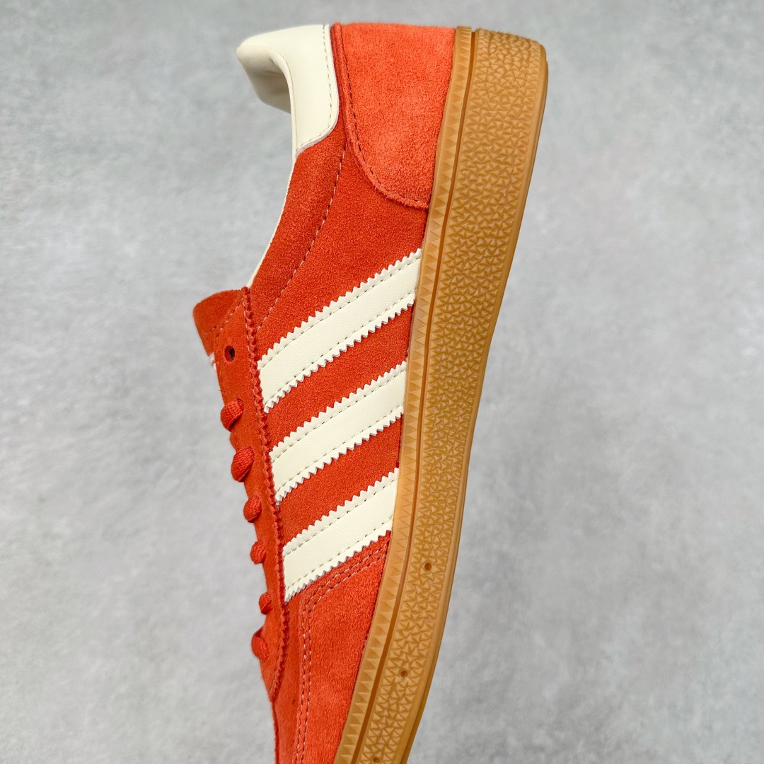 图片[7]-＃X版 AD Originals Handball SPZL 手球运动员系列百搭休闲运动板鞋 IG6191 这款来自阿迪达斯的这款HANDBALL SPZL前身是一双手球运动鞋，这一次拿来复刻，所以鞋面的主要色彩选用了黑色， 鞋面外侧除了Spezial字母之外还有三叶草标志。Handball SPZL作为复古手球训练鞋与作为室内足球鞋的Samba有着异曲同工之处，但是质感更为出众的鞋身以及丰富的配色选择比起Samba来讲可以说是更胜一筹了！尺码：36 36⅔ 37⅓ 38 38⅔ 39⅓ 40 40⅔ 41⅓ 42 42⅔ 43⅓ 44 45-选品中心