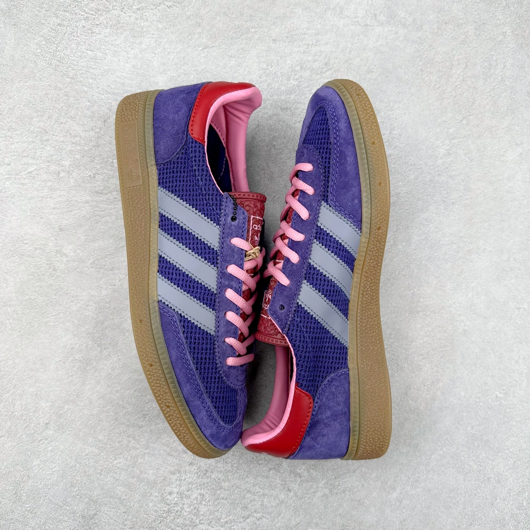 图片[3]-＃X版 AD Originals Handball SPZL 手球运动员系列百搭休闲运动板鞋 II0055 这款来自阿迪达斯的这款HANDBALL SPZL前身是一双手球运动鞋，这一次拿来复刻，所以鞋面的主要色彩选用了黑色， 鞋面外侧除了Spezial字母之外还有三叶草标志。Handball SPZL作为复古手球训练鞋与作为室内足球鞋的Samba有着异曲同工之处，但是质感更为出众的鞋身以及丰富的配色选择比起Samba来讲可以说是更胜一筹了！尺码：36 36⅔ 37⅓ 38 38⅔ 39⅓ 40 40⅔ 41⅓ 42 42⅔ 43⅓ 44 45-选品中心