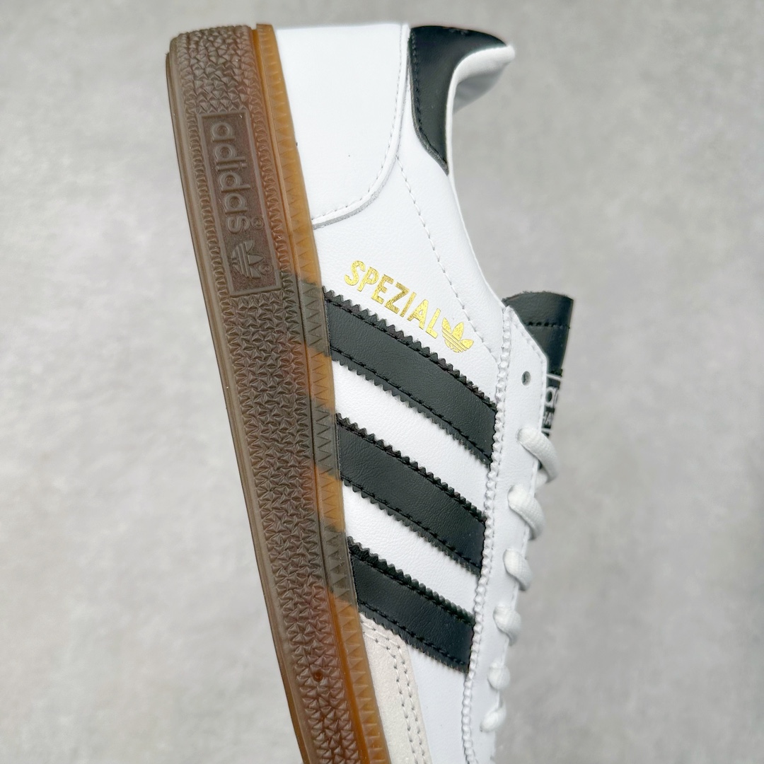 图片[6]-＃X版 AD Originals Handball SPZL 手球运动员系列百搭休闲运动板鞋 II0056 这款来自阿迪达斯的这款HANDBALL SPZL前身是一双手球运动鞋，这一次拿来复刻，所以鞋面的主要色彩选用了黑色， 鞋面外侧除了Spezial字母之外还有三叶草标志。Handball SPZL作为复古手球训练鞋与作为室内足球鞋的Samba有着异曲同工之处，但是质感更为出众的鞋身以及丰富的配色选择比起Samba来讲可以说是更胜一筹了！尺码：36 36⅔ 37⅓ 38 38⅔ 39⅓ 40 40⅔ 41⅓ 42 42⅔ 43⅓ 44 45-选品中心