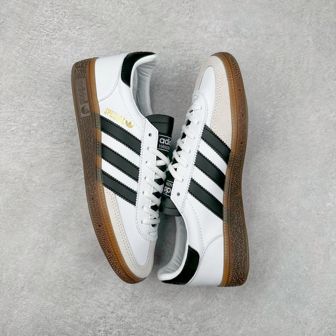 图片[3]-＃X版 AD Originals Handball SPZL 手球运动员系列百搭休闲运动板鞋 II0056 这款来自阿迪达斯的这款HANDBALL SPZL前身是一双手球运动鞋，这一次拿来复刻，所以鞋面的主要色彩选用了黑色， 鞋面外侧除了Spezial字母之外还有三叶草标志。Handball SPZL作为复古手球训练鞋与作为室内足球鞋的Samba有着异曲同工之处，但是质感更为出众的鞋身以及丰富的配色选择比起Samba来讲可以说是更胜一筹了！尺码：36 36⅔ 37⅓ 38 38⅔ 39⅓ 40 40⅔ 41⅓ 42 42⅔ 43⅓ 44 45-选品中心