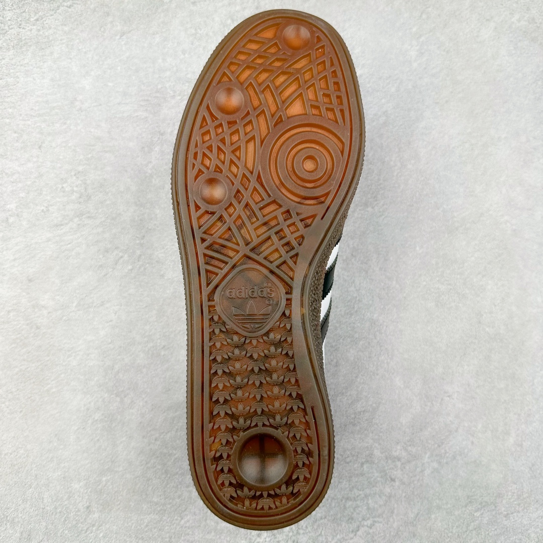 图片[9]-＃X版 AD Originals Handball SPZL 手球运动员系列百搭休闲运动板鞋 II0056 这款来自阿迪达斯的这款HANDBALL SPZL前身是一双手球运动鞋，这一次拿来复刻，所以鞋面的主要色彩选用了黑色， 鞋面外侧除了Spezial字母之外还有三叶草标志。Handball SPZL作为复古手球训练鞋与作为室内足球鞋的Samba有着异曲同工之处，但是质感更为出众的鞋身以及丰富的配色选择比起Samba来讲可以说是更胜一筹了！尺码：36 36⅔ 37⅓ 38 38⅔ 39⅓ 40 40⅔ 41⅓ 42 42⅔ 43⅓ 44 45-选品中心