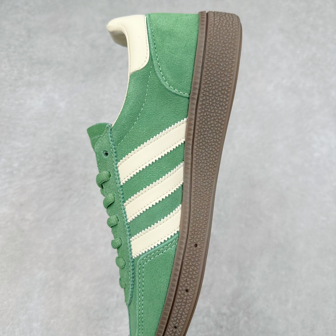 图片[7]-＃X版 AD Originals Handball SPZL 手球运动员系列百搭休闲运动板鞋 IG6192 这款来自阿迪达斯的这款HANDBALL SPZL前身是一双手球运动鞋，这一次拿来复刻，所以鞋面的主要色彩选用了黑色， 鞋面外侧除了Spezial字母之外还有三叶草标志。Handball SPZL作为复古手球训练鞋与作为室内足球鞋的Samba有着异曲同工之处，但是质感更为出众的鞋身以及丰富的配色选择比起Samba来讲可以说是更胜一筹了！尺码：36 36⅔ 37⅓ 38 38⅔ 39⅓ 40 40⅔ 41⅓ 42 42⅔ 43⅓ 44 45-选品中心