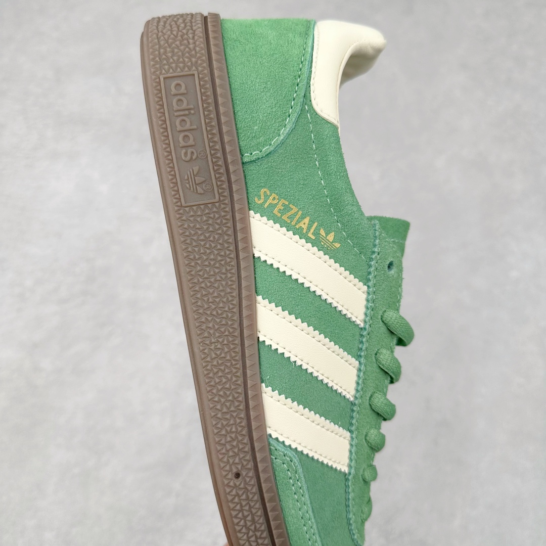 图片[6]-＃X版 AD Originals Handball SPZL 手球运动员系列百搭休闲运动板鞋 IG6192 这款来自阿迪达斯的这款HANDBALL SPZL前身是一双手球运动鞋，这一次拿来复刻，所以鞋面的主要色彩选用了黑色， 鞋面外侧除了Spezial字母之外还有三叶草标志。Handball SPZL作为复古手球训练鞋与作为室内足球鞋的Samba有着异曲同工之处，但是质感更为出众的鞋身以及丰富的配色选择比起Samba来讲可以说是更胜一筹了！尺码：36 36⅔ 37⅓ 38 38⅔ 39⅓ 40 40⅔ 41⅓ 42 42⅔ 43⅓ 44 45-选品中心