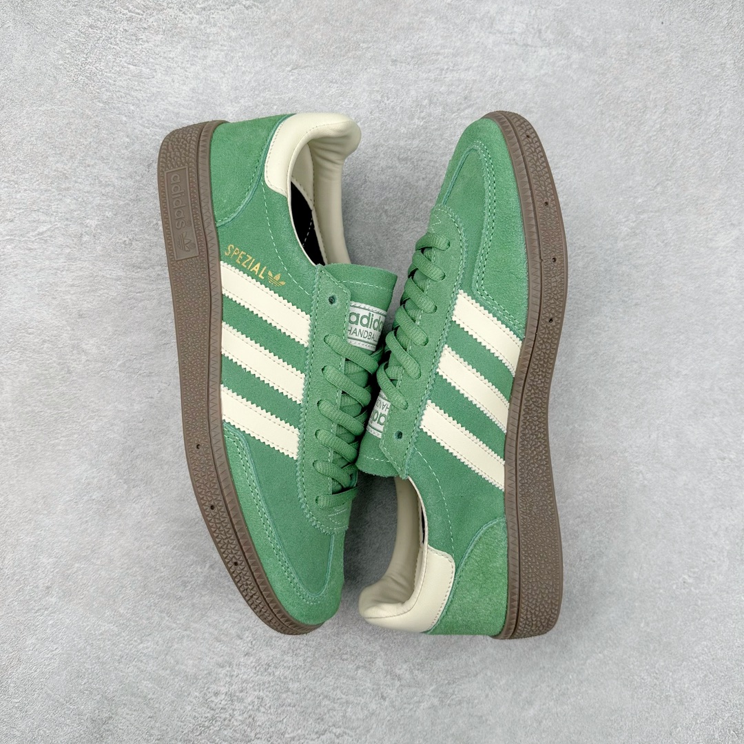图片[3]-＃X版 AD Originals Handball SPZL 手球运动员系列百搭休闲运动板鞋 IG6192 这款来自阿迪达斯的这款HANDBALL SPZL前身是一双手球运动鞋，这一次拿来复刻，所以鞋面的主要色彩选用了黑色， 鞋面外侧除了Spezial字母之外还有三叶草标志。Handball SPZL作为复古手球训练鞋与作为室内足球鞋的Samba有着异曲同工之处，但是质感更为出众的鞋身以及丰富的配色选择比起Samba来讲可以说是更胜一筹了！尺码：36 36⅔ 37⅓ 38 38⅔ 39⅓ 40 40⅔ 41⅓ 42 42⅔ 43⅓ 44 45-选品中心
