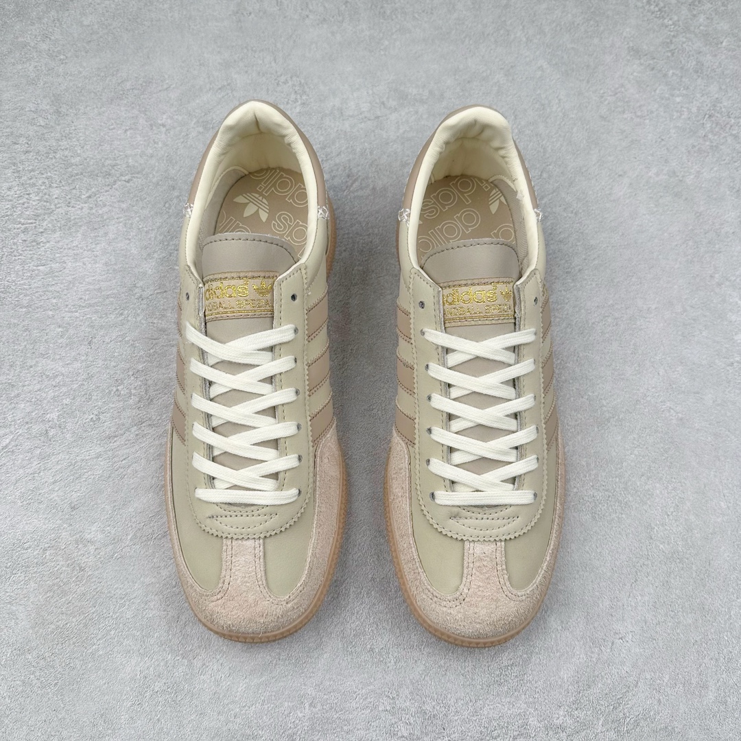 图片[2]-＃X版 AD Originals Handball SPZL 手球运动员系列百搭休闲运动板鞋 IE3699 这款来自阿迪达斯的这款HANDBALL SPZL前身是一双手球运动鞋，这一次拿来复刻，所以鞋面的主要色彩选用了黑色， 鞋面外侧除了Spezial字母之外还有三叶草标志。Handball SPZL作为复古手球训练鞋与作为室内足球鞋的Samba有着异曲同工之处，但是质感更为出众的鞋身以及丰富的配色选择比起Samba来讲可以说是更胜一筹了！尺码：36 36⅔ 37⅓ 38 38⅔ 39⅓ 40 40⅔ 41⅓ 42 42⅔ 43⅓ 44 45-选品中心