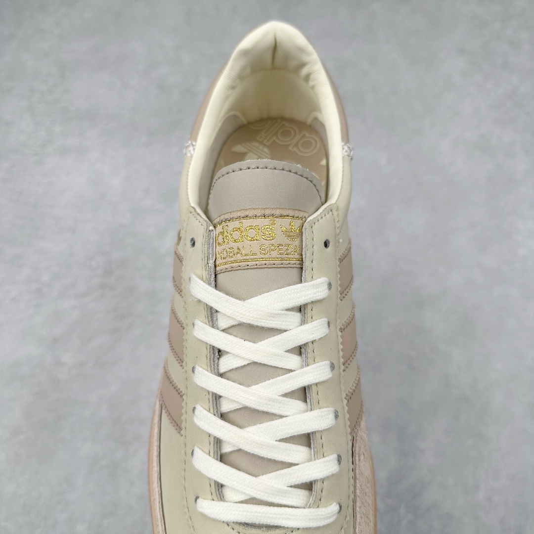 图片[5]-＃X版 AD Originals Handball SPZL 手球运动员系列百搭休闲运动板鞋 IE3699 这款来自阿迪达斯的这款HANDBALL SPZL前身是一双手球运动鞋，这一次拿来复刻，所以鞋面的主要色彩选用了黑色， 鞋面外侧除了Spezial字母之外还有三叶草标志。Handball SPZL作为复古手球训练鞋与作为室内足球鞋的Samba有着异曲同工之处，但是质感更为出众的鞋身以及丰富的配色选择比起Samba来讲可以说是更胜一筹了！尺码：36 36⅔ 37⅓ 38 38⅔ 39⅓ 40 40⅔ 41⅓ 42 42⅔ 43⅓ 44 45-选品中心