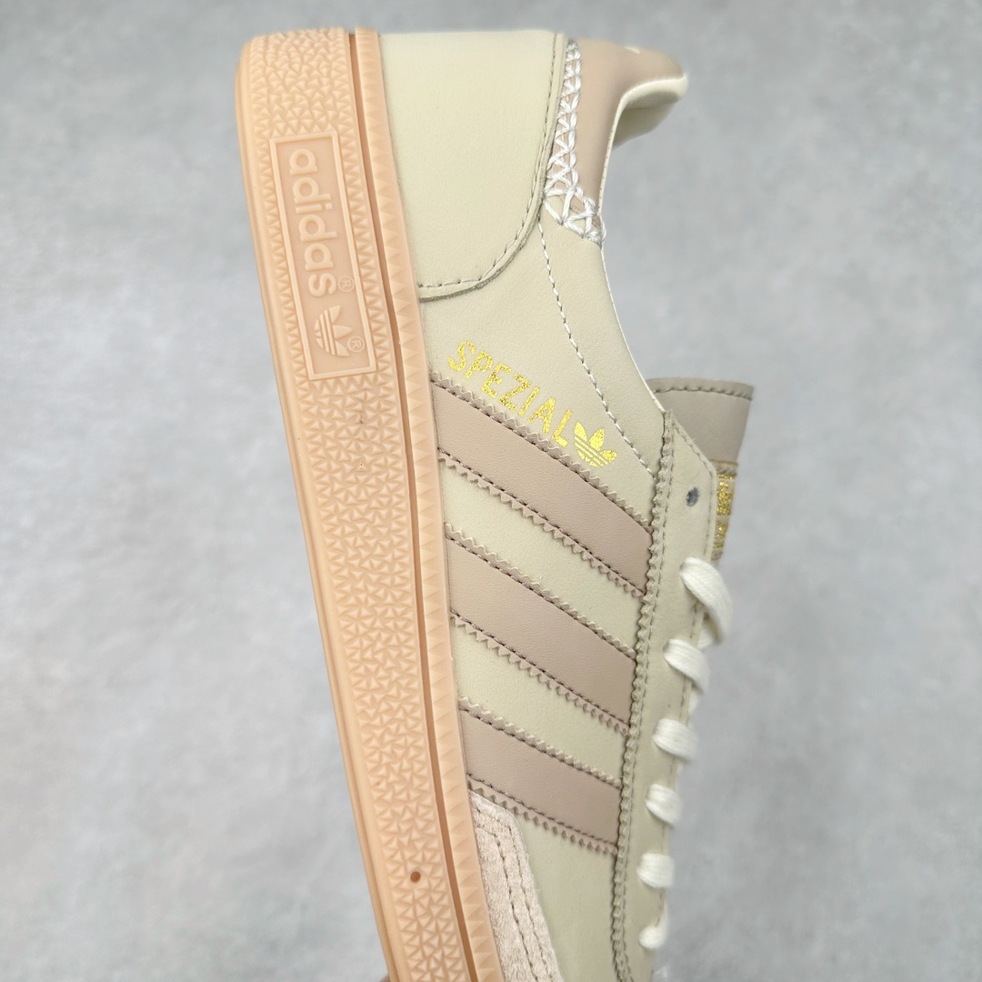 图片[6]-＃X版 AD Originals Handball SPZL 手球运动员系列百搭休闲运动板鞋 IE3699 这款来自阿迪达斯的这款HANDBALL SPZL前身是一双手球运动鞋，这一次拿来复刻，所以鞋面的主要色彩选用了黑色， 鞋面外侧除了Spezial字母之外还有三叶草标志。Handball SPZL作为复古手球训练鞋与作为室内足球鞋的Samba有着异曲同工之处，但是质感更为出众的鞋身以及丰富的配色选择比起Samba来讲可以说是更胜一筹了！尺码：36 36⅔ 37⅓ 38 38⅔ 39⅓ 40 40⅔ 41⅓ 42 42⅔ 43⅓ 44 45-选品中心