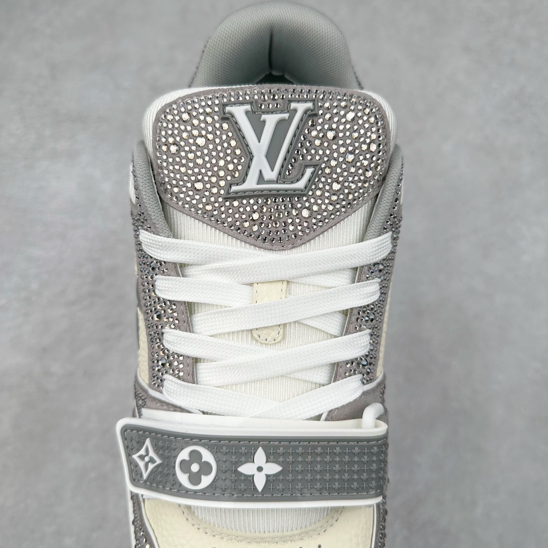 图片[5]-＃K纯原 Louis Vuitton Trainer lv时装走秀运动鞋 市场所有版本中综合最强的货品 GD实力大厂出品 全网最全配色更新最快 最成熟的做工稳定的品控 完美鞋型超高的清洁度 零毛边线头瑕疵 全套原楦原纸版原鞋开模 全网最具灵魂的版型 正确原装黄色鞋盒 正确中底印花 鞋面印花3D高频深度立体 全鞋电脑针车 紧密相连 针距密度一致 环保乳胶注塑鞋垫 厚度脚感还原原版 皮面裁剪部位 统一油边封口工艺 原装橡胶大底含胶量大底组合零偏差 专柜全套包装 防尘袋 说明书 质保卡 男女鞋 尺码：35 36 37 38 39 40 41 42 43 44 45-选品中心