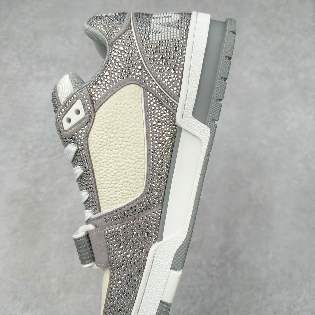 图片[7]-＃K纯原 Louis Vuitton Trainer lv时装走秀运动鞋 市场所有版本中综合最强的货品 GD实力大厂出品 全网最全配色更新最快 最成熟的做工稳定的品控 完美鞋型超高的清洁度 零毛边线头瑕疵 全套原楦原纸版原鞋开模 全网最具灵魂的版型 正确原装黄色鞋盒 正确中底印花 鞋面印花3D高频深度立体 全鞋电脑针车 紧密相连 针距密度一致 环保乳胶注塑鞋垫 厚度脚感还原原版 皮面裁剪部位 统一油边封口工艺 原装橡胶大底含胶量大底组合零偏差 专柜全套包装 防尘袋 说明书 质保卡 男女鞋 尺码：35 36 37 38 39 40 41 42 43 44 45-选品中心