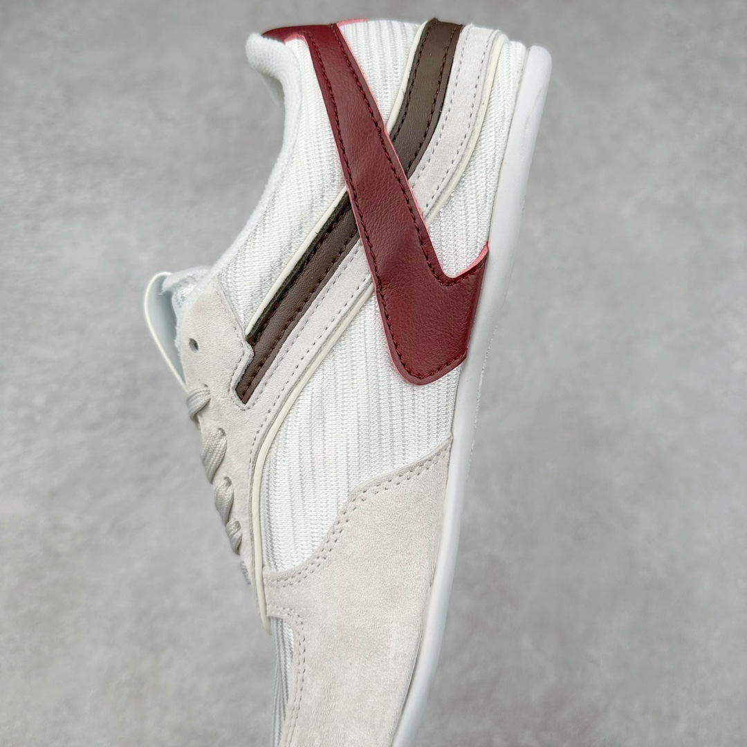 图片[7]-缪缪MiuMiu x NB新百伦New Balance 530 SL系列低帮经典复古休闲运动慢跑鞋 近几年运动品牌与各大潮流品牌不断推出联名产品，在球鞋圈拥有极高的热度。此外，奢侈品牌和运动品牌联名也早已非新鲜事，继 Dior 和 Jordan Brand 以及 Prada 和 adidas 合作后。近日，Miu Miu与New Balance的合作基本已经成为定番，每年都会上新，而近期的最新联名也已经正式曝光，预计会在24年春夏面世！相比之前两次使用的574，这次Miu Miu带来了全新风格。采用了全新型号MR530进行设计，继续使用复古的旧化效果和去年就被带火的美拉德配色打造。Miu Miu作为千禧文化的重要推手，这次也是直接挑选了New Balance 2000年代时发布的健身跑鞋MR530。整体做旧效果非常明显，甚至有些二手鞋的感觉，多少是有点瘦巴黎世家影响了……配色方面将会推出米色和棕色两种颜色可供选择，整体覆盖了做旧麂皮，鞋舌和鞋垫和之前一致，有Miu Miu的Logo，同时搭配皮革和棉质双鞋带组成。尺码：35.5 36 37 37.5 38 38.5 39.5 40 40.5 41.5 42 42.5 43.5 44 45-选品中心