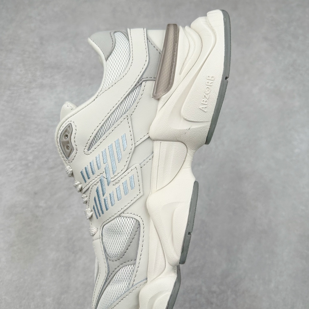 图片[7]-New Balance NB9060 复古运动鞋 新百伦又带来了新鞋型 并且是与芝加哥街头品牌 Joe Freshgoods 的联名款 鞋身主体采用了类似 990 系列的设计风格 与传统复古慢跑鞋区别不大 最大的变化就是鞋底部分 在传统设计的中底外层 增加了多个分区的模块 圆润的线条设计与我们熟悉的 New Balance 风格截然不同 但与同样充满弧形线条的鞋面搭配 看起来毫无违和感 尺码：36-45-选品中心