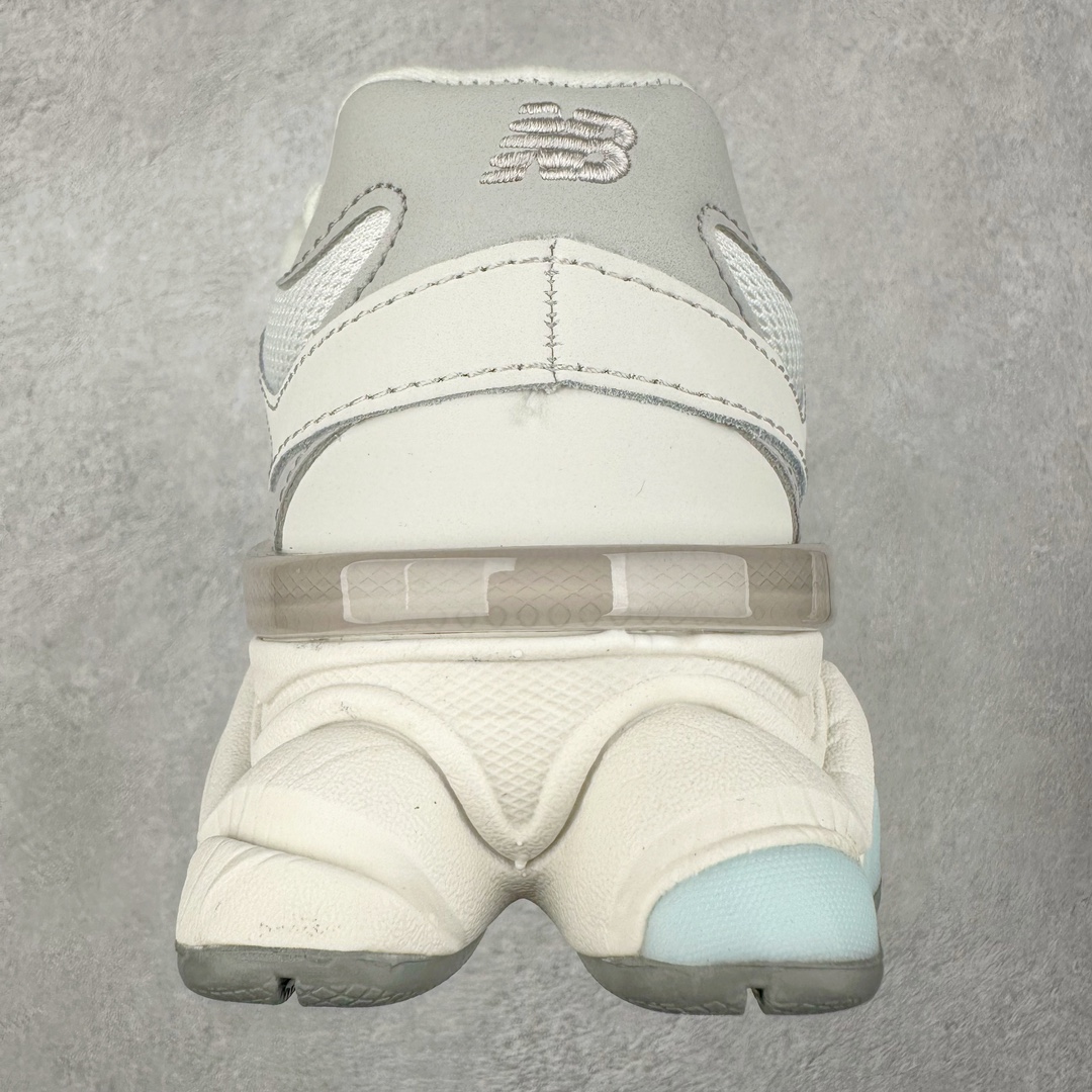 图片[8]-New Balance NB9060 复古运动鞋 新百伦又带来了新鞋型 并且是与芝加哥街头品牌 Joe Freshgoods 的联名款 鞋身主体采用了类似 990 系列的设计风格 与传统复古慢跑鞋区别不大 最大的变化就是鞋底部分 在传统设计的中底外层 增加了多个分区的模块 圆润的线条设计与我们熟悉的 New Balance 风格截然不同 但与同样充满弧形线条的鞋面搭配 看起来毫无违和感 尺码：36-45-选品中心
