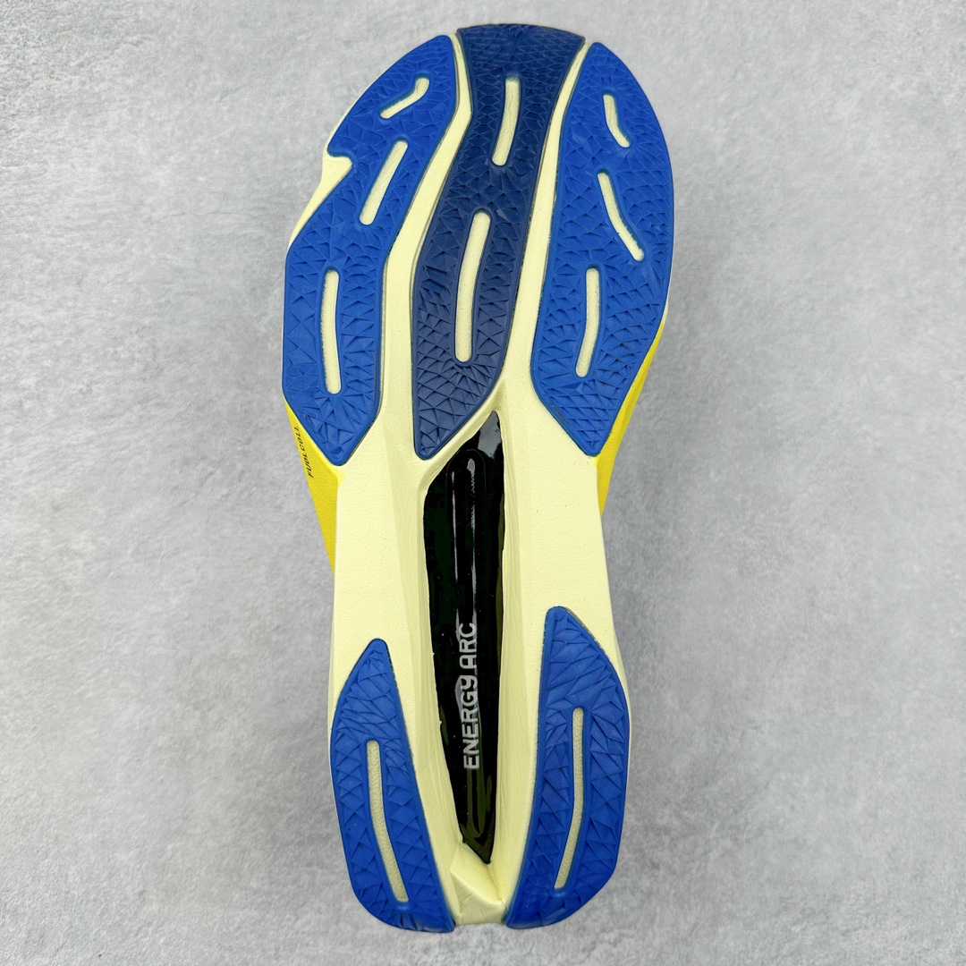 图片[9]-NEW BALANCE Rebel FuelCell Rebel V4 SuperComp Elite 精英版内置碳板 舒适时尚织物减震耐磨低帮马拉松轻量化跑步鞋 NB新百伦于 2019 年夏天首次发布了 Rebel 在制鞋业仍在向强调能量回报的弹力泡沫转变的时候 Rebel 确实是一个叛逆者 快进到 2024 年 Rebel v4 承诺通过重新配制的中底化合物和更高的堆叠高度提供更轻、更有弹性的跑步体验 就像New Balance SC Elite v4一样 Rebel v4 提供了完全重新设计的中底化合物 最新的混合物将 New Balance 专有的 FuelCell 泡沫（TPU 和 EVA 的混合物）与 PEBA 泡沫相结合 带来更弹跳的跑步体验 PEBA是一种超轻 高性能的泡沫 通常出现在镀碳超级鞋中 New Balance Rebel v4、ASICS Novablast 4和Brooks Hyperion Max都是精力充沛的无电镀运动鞋 在速度锻炼和快节奏中大放异彩 这三款鞋都依靠它们的中底泡沫和轻微的摇杆形状来创造一种向前滚动的感觉 而且虽然这些鞋子在堆叠高度和重量方面各不相同 但它们提供了相似的软硬比例 有足够的流行力来加快步伐 尺码：36 37 37.5 38 38.5 39.5 40 40.5 41.5 42 42.5 43 44 45-选品中心