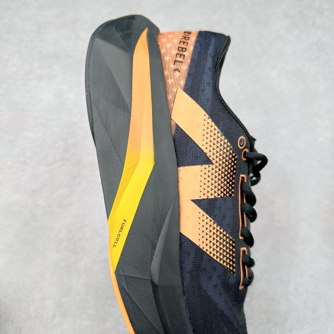 图片[6]-NEW BALANCE Rebel FuelCell Rebel V4 SuperComp Elite 精英版内置碳板 舒适时尚织物减震耐磨低帮马拉松轻量化跑步鞋 NB新百伦于 2019 年夏天首次发布了 Rebel 在制鞋业仍在向强调能量回报的弹力泡沫转变的时候 Rebel 确实是一个叛逆者 快进到 2024 年 Rebel v4 承诺通过重新配制的中底化合物和更高的堆叠高度提供更轻、更有弹性的跑步体验 就像New Balance SC Elite v4一样 Rebel v4 提供了完全重新设计的中底化合物 最新的混合物将 New Balance 专有的 FuelCell 泡沫（TPU 和 EVA 的混合物）与 PEBA 泡沫相结合 带来更弹跳的跑步体验 PEBA是一种超轻 高性能的泡沫 通常出现在镀碳超级鞋中 New Balance Rebel v4、ASICS Novablast 4和Brooks Hyperion Max都是精力充沛的无电镀运动鞋 在速度锻炼和快节奏中大放异彩 这三款鞋都依靠它们的中底泡沫和轻微的摇杆形状来创造一种向前滚动的感觉 而且虽然这些鞋子在堆叠高度和重量方面各不相同 但它们提供了相似的软硬比例 有足够的流行力来加快步伐 尺码：36 37 37.5 38 38.5 39.5 40 40.5 41.5 42 42.5 43 44 45-选品中心