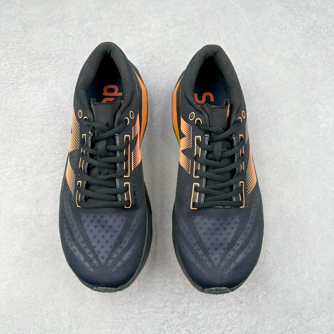 图片[2]-NEW BALANCE Rebel FuelCell Rebel V4 SuperComp Elite 精英版内置碳板 舒适时尚织物减震耐磨低帮马拉松轻量化跑步鞋 NB新百伦于 2019 年夏天首次发布了 Rebel 在制鞋业仍在向强调能量回报的弹力泡沫转变的时候 Rebel 确实是一个叛逆者 快进到 2024 年 Rebel v4 承诺通过重新配制的中底化合物和更高的堆叠高度提供更轻、更有弹性的跑步体验 就像New Balance SC Elite v4一样 Rebel v4 提供了完全重新设计的中底化合物 最新的混合物将 New Balance 专有的 FuelCell 泡沫（TPU 和 EVA 的混合物）与 PEBA 泡沫相结合 带来更弹跳的跑步体验 PEBA是一种超轻 高性能的泡沫 通常出现在镀碳超级鞋中 New Balance Rebel v4、ASICS Novablast 4和Brooks Hyperion Max都是精力充沛的无电镀运动鞋 在速度锻炼和快节奏中大放异彩 这三款鞋都依靠它们的中底泡沫和轻微的摇杆形状来创造一种向前滚动的感觉 而且虽然这些鞋子在堆叠高度和重量方面各不相同 但它们提供了相似的软硬比例 有足够的流行力来加快步伐 尺码：36 37 37.5 38 38.5 39.5 40 40.5 41.5 42 42.5 43 44 45-选品中心