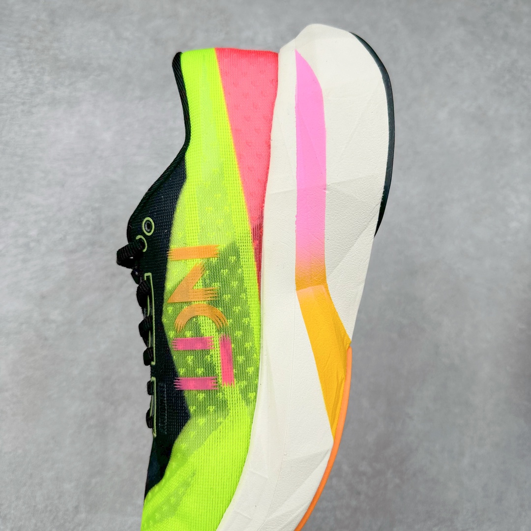 图片[7]-NEW BALANCE Rebel FuelCell Rebel V4 SuperComp Elite 精英版内置碳板 舒适时尚织物减震耐磨低帮马拉松轻量化跑步鞋 NB新百伦于 2019 年夏天首次发布了 Rebel 在制鞋业仍在向强调能量回报的弹力泡沫转变的时候 Rebel 确实是一个叛逆者 快进到 2024 年 Rebel v4 承诺通过重新配制的中底化合物和更高的堆叠高度提供更轻、更有弹性的跑步体验 就像New Balance SC Elite v4一样 Rebel v4 提供了完全重新设计的中底化合物 最新的混合物将 New Balance 专有的 FuelCell 泡沫（TPU 和 EVA 的混合物）与 PEBA 泡沫相结合 带来更弹跳的跑步体验 PEBA是一种超轻 高性能的泡沫 通常出现在镀碳超级鞋中 New Balance Rebel v4、ASICS Novablast 4和Brooks Hyperion Max都是精力充沛的无电镀运动鞋 在速度锻炼和快节奏中大放异彩 这三款鞋都依靠它们的中底泡沫和轻微的摇杆形状来创造一种向前滚动的感觉 而且虽然这些鞋子在堆叠高度和重量方面各不相同 但它们提供了相似的软硬比例 有足够的流行力来加快步伐 尺码：36 37 37.5 38 38.5 39.5 40 40.5 41.5 42 42.5 43 44 45-选品中心