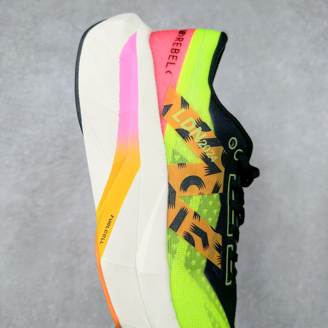 图片[6]-NEW BALANCE Rebel FuelCell Rebel V4 SuperComp Elite 精英版内置碳板 舒适时尚织物减震耐磨低帮马拉松轻量化跑步鞋 NB新百伦于 2019 年夏天首次发布了 Rebel 在制鞋业仍在向强调能量回报的弹力泡沫转变的时候 Rebel 确实是一个叛逆者 快进到 2024 年 Rebel v4 承诺通过重新配制的中底化合物和更高的堆叠高度提供更轻、更有弹性的跑步体验 就像New Balance SC Elite v4一样 Rebel v4 提供了完全重新设计的中底化合物 最新的混合物将 New Balance 专有的 FuelCell 泡沫（TPU 和 EVA 的混合物）与 PEBA 泡沫相结合 带来更弹跳的跑步体验 PEBA是一种超轻 高性能的泡沫 通常出现在镀碳超级鞋中 New Balance Rebel v4、ASICS Novablast 4和Brooks Hyperion Max都是精力充沛的无电镀运动鞋 在速度锻炼和快节奏中大放异彩 这三款鞋都依靠它们的中底泡沫和轻微的摇杆形状来创造一种向前滚动的感觉 而且虽然这些鞋子在堆叠高度和重量方面各不相同 但它们提供了相似的软硬比例 有足够的流行力来加快步伐 尺码：36 37 37.5 38 38.5 39.5 40 40.5 41.5 42 42.5 43 44 45-选品中心