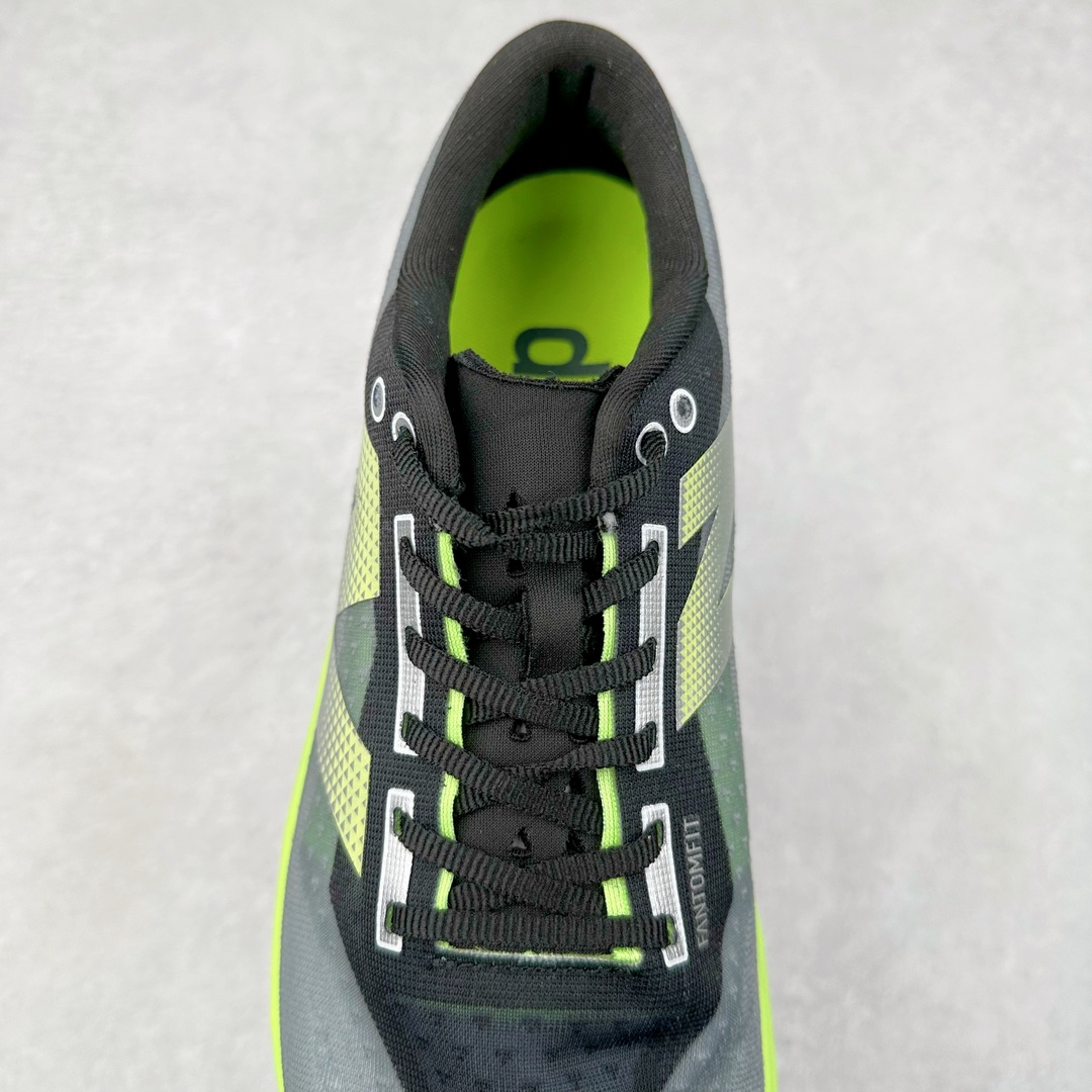 图片[5]-NEW BALANCE Rebel FuelCell Rebel V4 SuperComp Elite 精英版内置碳板 舒适时尚织物减震耐磨低帮马拉松轻量化跑步鞋 NB新百伦于 2019 年夏天首次发布了 Rebel 在制鞋业仍在向强调能量回报的弹力泡沫转变的时候 Rebel 确实是一个叛逆者 快进到 2024 年 Rebel v4 承诺通过重新配制的中底化合物和更高的堆叠高度提供更轻、更有弹性的跑步体验 就像New Balance SC Elite v4一样 Rebel v4 提供了完全重新设计的中底化合物 最新的混合物将 New Balance 专有的 FuelCell 泡沫（TPU 和 EVA 的混合物）与 PEBA 泡沫相结合 带来更弹跳的跑步体验 PEBA是一种超轻 高性能的泡沫 通常出现在镀碳超级鞋中 New Balance Rebel v4、ASICS Novablast 4和Brooks Hyperion Max都是精力充沛的无电镀运动鞋 在速度锻炼和快节奏中大放异彩 这三款鞋都依靠它们的中底泡沫和轻微的摇杆形状来创造一种向前滚动的感觉 而且虽然这些鞋子在堆叠高度和重量方面各不相同 但它们提供了相似的软硬比例 有足够的流行力来加快步伐 尺码：36 37 37.5 38 38.5 39.5 40 40.5 41.5 42 42.5 43 44 45-选品中心