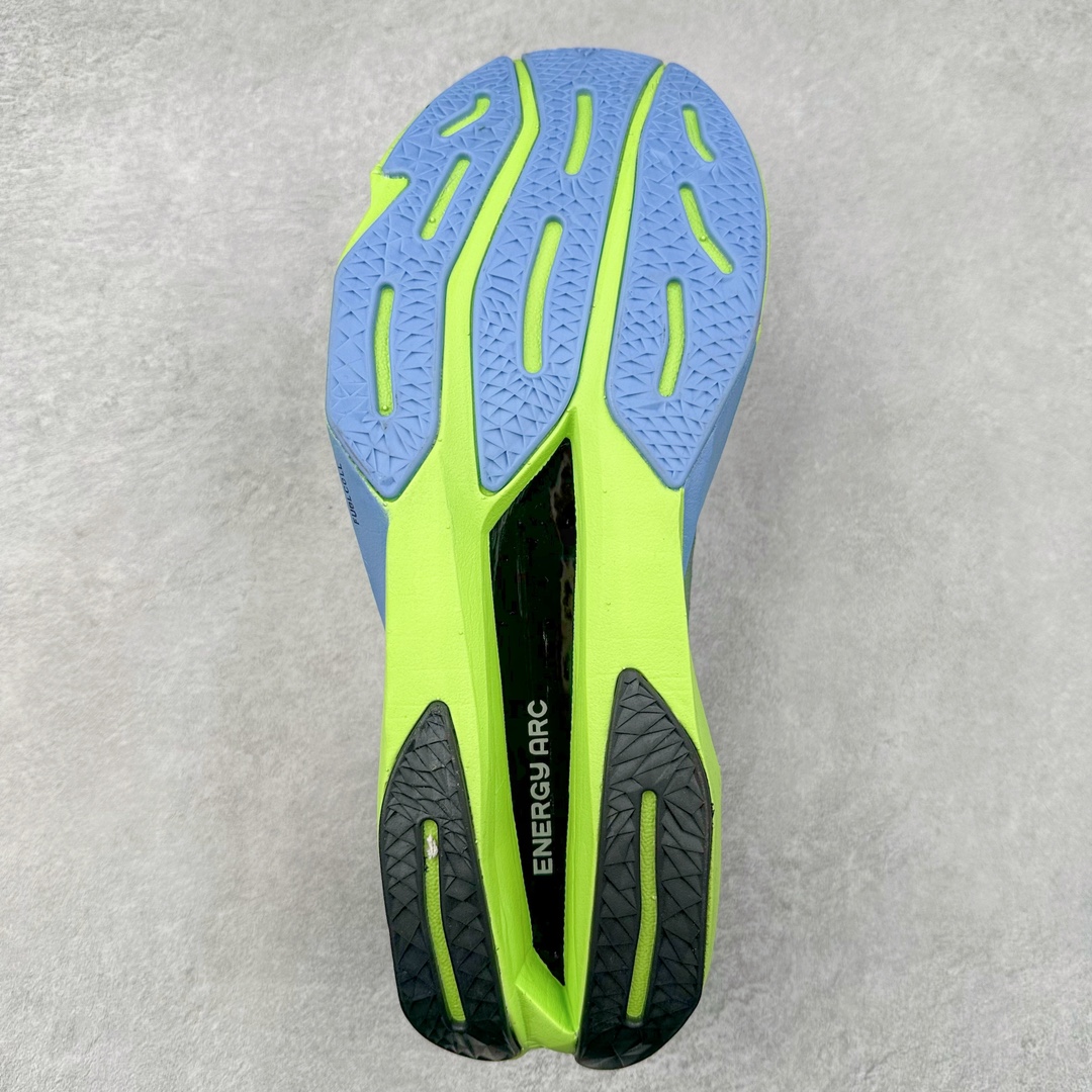 图片[9]-NEW BALANCE Rebel FuelCell Rebel V4 SuperComp Elite 精英版内置碳板 舒适时尚织物减震耐磨低帮马拉松轻量化跑步鞋 NB新百伦于 2019 年夏天首次发布了 Rebel 在制鞋业仍在向强调能量回报的弹力泡沫转变的时候 Rebel 确实是一个叛逆者 快进到 2024 年 Rebel v4 承诺通过重新配制的中底化合物和更高的堆叠高度提供更轻、更有弹性的跑步体验 就像New Balance SC Elite v4一样 Rebel v4 提供了完全重新设计的中底化合物 最新的混合物将 New Balance 专有的 FuelCell 泡沫（TPU 和 EVA 的混合物）与 PEBA 泡沫相结合 带来更弹跳的跑步体验 PEBA是一种超轻 高性能的泡沫 通常出现在镀碳超级鞋中 New Balance Rebel v4、ASICS Novablast 4和Brooks Hyperion Max都是精力充沛的无电镀运动鞋 在速度锻炼和快节奏中大放异彩 这三款鞋都依靠它们的中底泡沫和轻微的摇杆形状来创造一种向前滚动的感觉 而且虽然这些鞋子在堆叠高度和重量方面各不相同 但它们提供了相似的软硬比例 有足够的流行力来加快步伐 尺码：36 37 37.5 38 38.5 39.5 40 40.5 41.5 42 42.5 43 44 45-选品中心