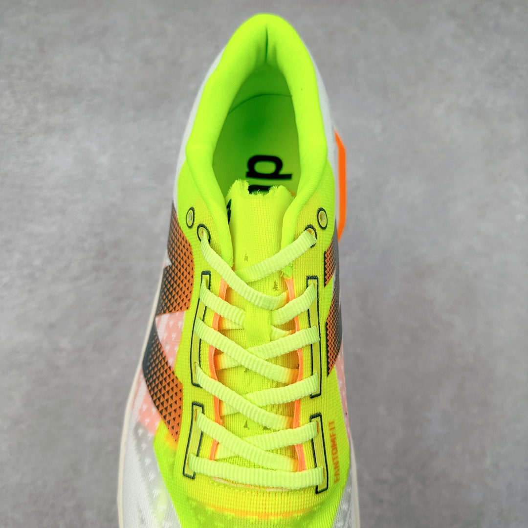 图片[5]-NEW BALANCE Rebel FuelCell Rebel V4 SuperComp Elite 精英版内置碳板 舒适时尚织物减震耐磨低帮马拉松轻量化跑步鞋 NB新百伦于 2019 年夏天首次发布了 Rebel 在制鞋业仍在向强调能量回报的弹力泡沫转变的时候 Rebel 确实是一个叛逆者 快进到 2024 年 Rebel v4 承诺通过重新配制的中底化合物和更高的堆叠高度提供更轻、更有弹性的跑步体验 就像New Balance SC Elite v4一样 Rebel v4 提供了完全重新设计的中底化合物 最新的混合物将 New Balance 专有的 FuelCell 泡沫（TPU 和 EVA 的混合物）与 PEBA 泡沫相结合 带来更弹跳的跑步体验 PEBA是一种超轻 高性能的泡沫 通常出现在镀碳超级鞋中 New Balance Rebel v4、ASICS Novablast 4和Brooks Hyperion Max都是精力充沛的无电镀运动鞋 在速度锻炼和快节奏中大放异彩 这三款鞋都依靠它们的中底泡沫和轻微的摇杆形状来创造一种向前滚动的感觉 而且虽然这些鞋子在堆叠高度和重量方面各不相同 但它们提供了相似的软硬比例 有足够的流行力来加快步伐 尺码：36 37 37.5 38 38.5 39.5 40 40.5 41.5 42 42.5 43 44 45-选品中心