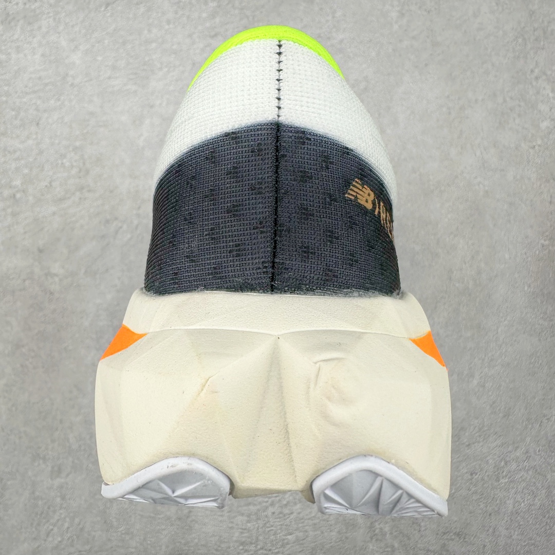 图片[8]-NEW BALANCE Rebel FuelCell Rebel V4 SuperComp Elite 精英版内置碳板 舒适时尚织物减震耐磨低帮马拉松轻量化跑步鞋 NB新百伦于 2019 年夏天首次发布了 Rebel 在制鞋业仍在向强调能量回报的弹力泡沫转变的时候 Rebel 确实是一个叛逆者 快进到 2024 年 Rebel v4 承诺通过重新配制的中底化合物和更高的堆叠高度提供更轻、更有弹性的跑步体验 就像New Balance SC Elite v4一样 Rebel v4 提供了完全重新设计的中底化合物 最新的混合物将 New Balance 专有的 FuelCell 泡沫（TPU 和 EVA 的混合物）与 PEBA 泡沫相结合 带来更弹跳的跑步体验 PEBA是一种超轻 高性能的泡沫 通常出现在镀碳超级鞋中 New Balance Rebel v4、ASICS Novablast 4和Brooks Hyperion Max都是精力充沛的无电镀运动鞋 在速度锻炼和快节奏中大放异彩 这三款鞋都依靠它们的中底泡沫和轻微的摇杆形状来创造一种向前滚动的感觉 而且虽然这些鞋子在堆叠高度和重量方面各不相同 但它们提供了相似的软硬比例 有足够的流行力来加快步伐 尺码：36 37 37.5 38 38.5 39.5 40 40.5 41.5 42 42.5 43 44 45-选品中心