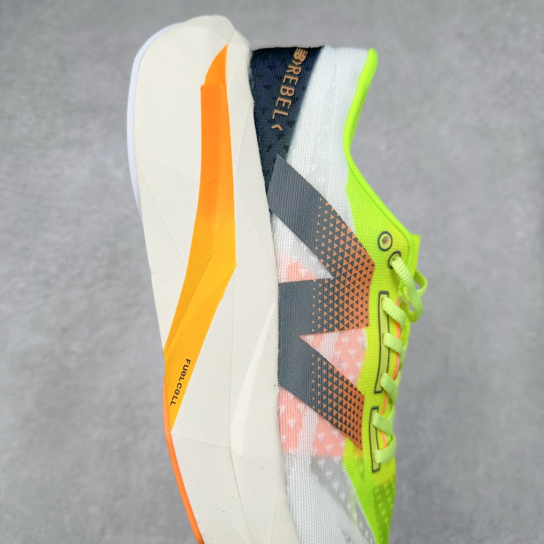 图片[6]-NEW BALANCE Rebel FuelCell Rebel V4 SuperComp Elite 精英版内置碳板 舒适时尚织物减震耐磨低帮马拉松轻量化跑步鞋 NB新百伦于 2019 年夏天首次发布了 Rebel 在制鞋业仍在向强调能量回报的弹力泡沫转变的时候 Rebel 确实是一个叛逆者 快进到 2024 年 Rebel v4 承诺通过重新配制的中底化合物和更高的堆叠高度提供更轻、更有弹性的跑步体验 就像New Balance SC Elite v4一样 Rebel v4 提供了完全重新设计的中底化合物 最新的混合物将 New Balance 专有的 FuelCell 泡沫（TPU 和 EVA 的混合物）与 PEBA 泡沫相结合 带来更弹跳的跑步体验 PEBA是一种超轻 高性能的泡沫 通常出现在镀碳超级鞋中 New Balance Rebel v4、ASICS Novablast 4和Brooks Hyperion Max都是精力充沛的无电镀运动鞋 在速度锻炼和快节奏中大放异彩 这三款鞋都依靠它们的中底泡沫和轻微的摇杆形状来创造一种向前滚动的感觉 而且虽然这些鞋子在堆叠高度和重量方面各不相同 但它们提供了相似的软硬比例 有足够的流行力来加快步伐 尺码：36 37 37.5 38 38.5 39.5 40 40.5 41.5 42 42.5 43 44 45-选品中心