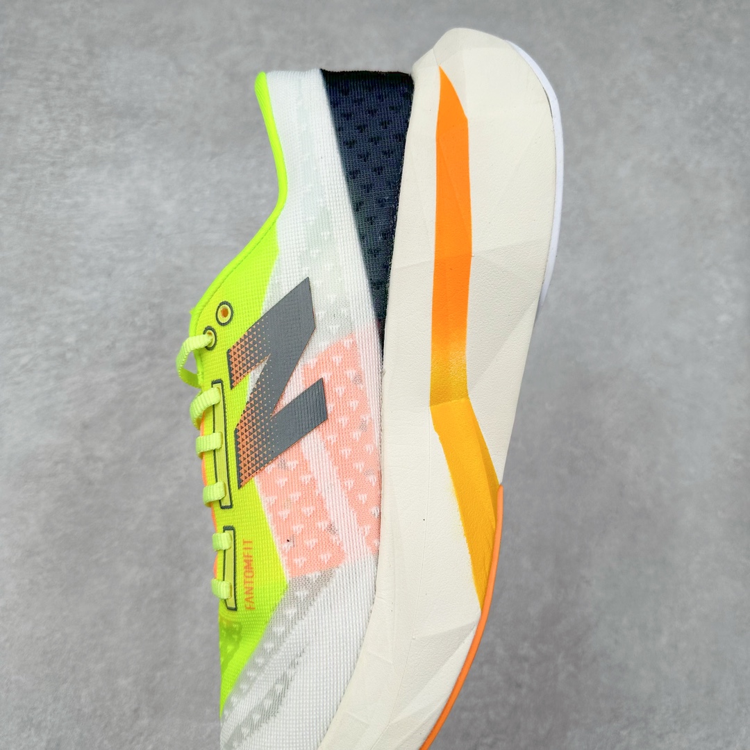 图片[7]-NEW BALANCE Rebel FuelCell Rebel V4 SuperComp Elite 精英版内置碳板 舒适时尚织物减震耐磨低帮马拉松轻量化跑步鞋 NB新百伦于 2019 年夏天首次发布了 Rebel 在制鞋业仍在向强调能量回报的弹力泡沫转变的时候 Rebel 确实是一个叛逆者 快进到 2024 年 Rebel v4 承诺通过重新配制的中底化合物和更高的堆叠高度提供更轻、更有弹性的跑步体验 就像New Balance SC Elite v4一样 Rebel v4 提供了完全重新设计的中底化合物 最新的混合物将 New Balance 专有的 FuelCell 泡沫（TPU 和 EVA 的混合物）与 PEBA 泡沫相结合 带来更弹跳的跑步体验 PEBA是一种超轻 高性能的泡沫 通常出现在镀碳超级鞋中 New Balance Rebel v4、ASICS Novablast 4和Brooks Hyperion Max都是精力充沛的无电镀运动鞋 在速度锻炼和快节奏中大放异彩 这三款鞋都依靠它们的中底泡沫和轻微的摇杆形状来创造一种向前滚动的感觉 而且虽然这些鞋子在堆叠高度和重量方面各不相同 但它们提供了相似的软硬比例 有足够的流行力来加快步伐 尺码：36 37 37.5 38 38.5 39.5 40 40.5 41.5 42 42.5 43 44 45-选品中心
