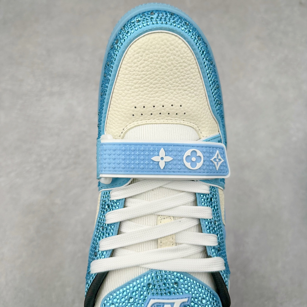 图片[4]-＃K纯原 Louis Vuitton Trainer lv时装走秀运动鞋 市场所有版本中综合最强的货品 GD实力大厂出品 全网最全配色更新最快 最成熟的做工稳定的品控 完美鞋型超高的清洁度 零毛边线头瑕疵 全套原楦原纸版原鞋开模 全网最具灵魂的版型 正确原装黄色鞋盒 正确中底印花 鞋面印花3D高频深度立体 全鞋电脑针车 紧密相连 针距密度一致 环保乳胶注塑鞋垫 厚度脚感还原原版 皮面裁剪部位 统一油边封口工艺 原装橡胶大底含胶量大底组合零偏差 专柜全套包装 防尘袋 说明书 质保卡 男女鞋 尺码：35 36 37 38 39 40 41 42 43 44 45-选品中心