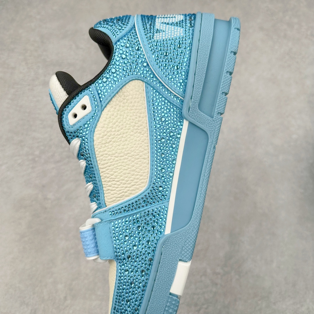 图片[7]-＃K纯原 Louis Vuitton Trainer lv时装走秀运动鞋 市场所有版本中综合最强的货品 GD实力大厂出品 全网最全配色更新最快 最成熟的做工稳定的品控 完美鞋型超高的清洁度 零毛边线头瑕疵 全套原楦原纸版原鞋开模 全网最具灵魂的版型 正确原装黄色鞋盒 正确中底印花 鞋面印花3D高频深度立体 全鞋电脑针车 紧密相连 针距密度一致 环保乳胶注塑鞋垫 厚度脚感还原原版 皮面裁剪部位 统一油边封口工艺 原装橡胶大底含胶量大底组合零偏差 专柜全套包装 防尘袋 说明书 质保卡 男女鞋 尺码：35 36 37 38 39 40 41 42 43 44 45-选品中心