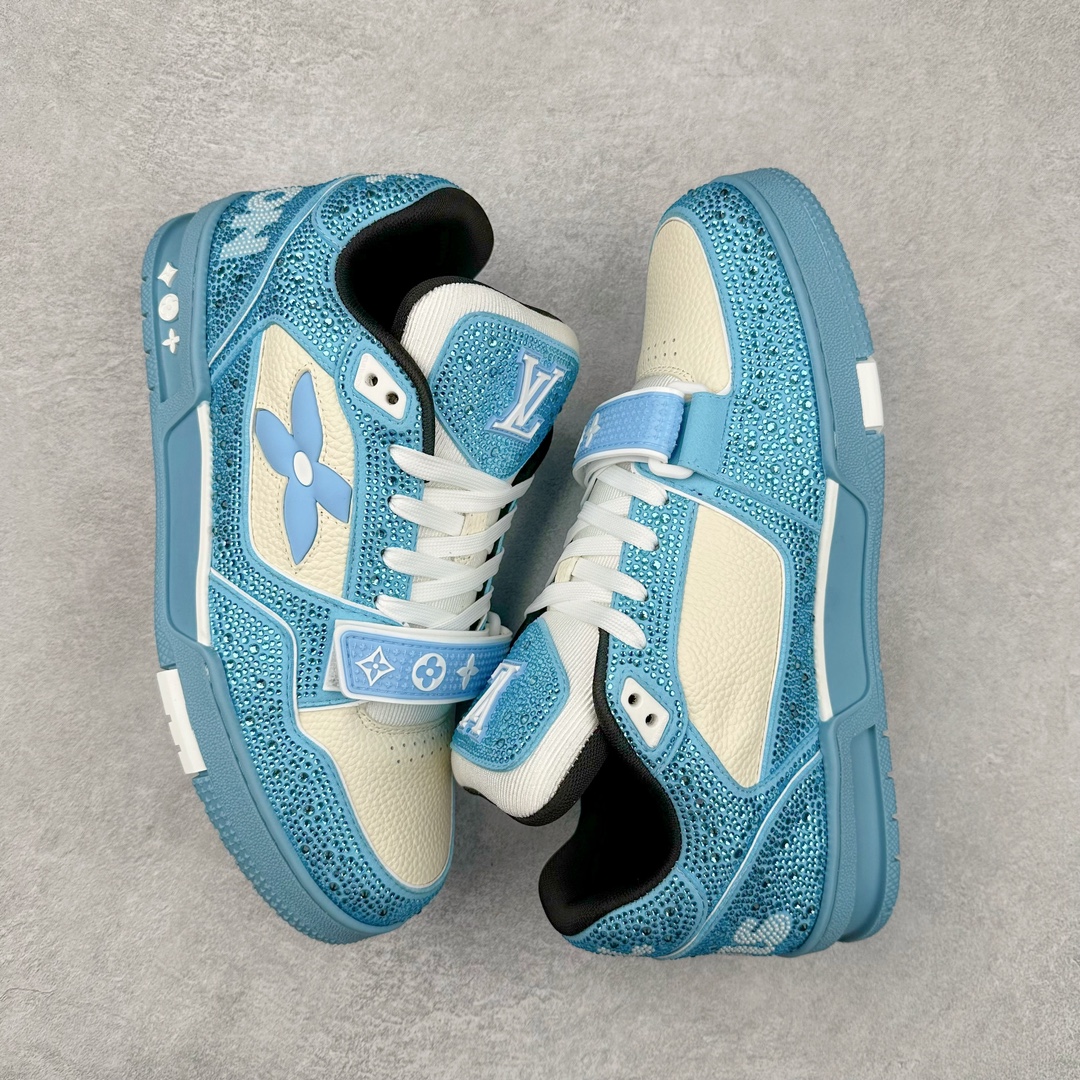 图片[3]-＃K纯原 Louis Vuitton Trainer lv时装走秀运动鞋 市场所有版本中综合最强的货品 GD实力大厂出品 全网最全配色更新最快 最成熟的做工稳定的品控 完美鞋型超高的清洁度 零毛边线头瑕疵 全套原楦原纸版原鞋开模 全网最具灵魂的版型 正确原装黄色鞋盒 正确中底印花 鞋面印花3D高频深度立体 全鞋电脑针车 紧密相连 针距密度一致 环保乳胶注塑鞋垫 厚度脚感还原原版 皮面裁剪部位 统一油边封口工艺 原装橡胶大底含胶量大底组合零偏差 专柜全套包装 防尘袋 说明书 质保卡 男女鞋 尺码：35 36 37 38 39 40 41 42 43 44 45-选品中心