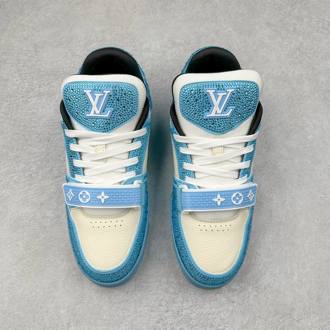 图片[2]-＃K纯原 Louis Vuitton Trainer lv时装走秀运动鞋 市场所有版本中综合最强的货品 GD实力大厂出品 全网最全配色更新最快 最成熟的做工稳定的品控 完美鞋型超高的清洁度 零毛边线头瑕疵 全套原楦原纸版原鞋开模 全网最具灵魂的版型 正确原装黄色鞋盒 正确中底印花 鞋面印花3D高频深度立体 全鞋电脑针车 紧密相连 针距密度一致 环保乳胶注塑鞋垫 厚度脚感还原原版 皮面裁剪部位 统一油边封口工艺 原装橡胶大底含胶量大底组合零偏差 专柜全套包装 防尘袋 说明书 质保卡 男女鞋 尺码：35 36 37 38 39 40 41 42 43 44 45-选品中心