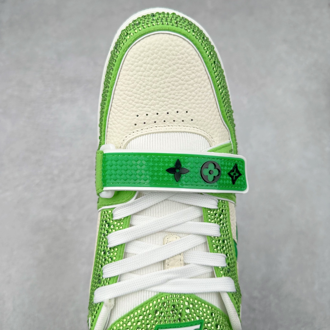 图片[4]-＃K纯原 Louis Vuitton Trainer lv时装走秀运动鞋 市场所有版本中综合最强的货品 GD实力大厂出品 全网最全配色更新最快 最成熟的做工稳定的品控 完美鞋型超高的清洁度 零毛边线头瑕疵 全套原楦原纸版原鞋开模 全网最具灵魂的版型 正确原装黄色鞋盒 正确中底印花 鞋面印花3D高频深度立体 全鞋电脑针车 紧密相连 针距密度一致 环保乳胶注塑鞋垫 厚度脚感还原原版 皮面裁剪部位 统一油边封口工艺 原装橡胶大底含胶量大底组合零偏差 专柜全套包装 防尘袋 说明书 质保卡 男女鞋 尺码：35 36 37 38 39 40 41 42 43 44 45-选品中心