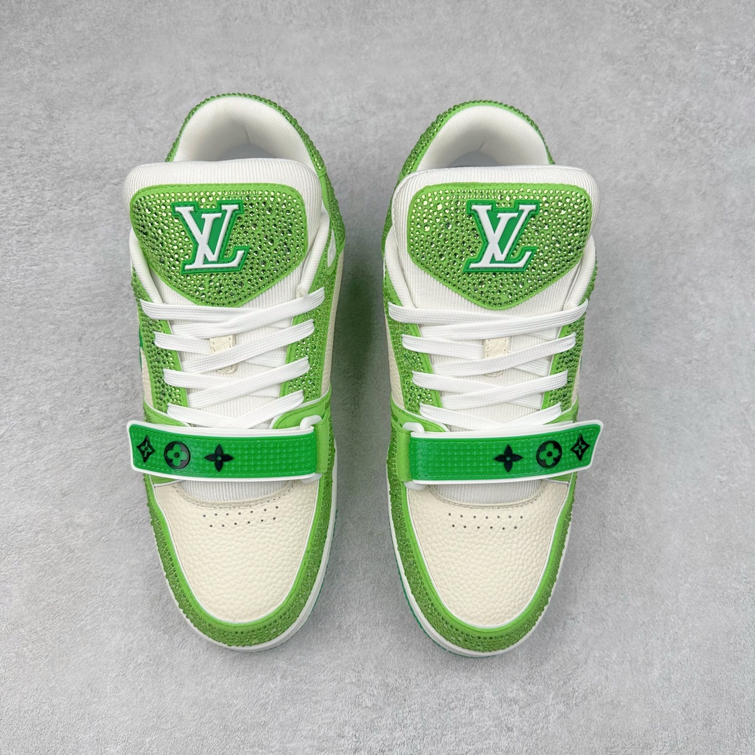 图片[2]-＃K纯原 Louis Vuitton Trainer lv时装走秀运动鞋 市场所有版本中综合最强的货品 GD实力大厂出品 全网最全配色更新最快 最成熟的做工稳定的品控 完美鞋型超高的清洁度 零毛边线头瑕疵 全套原楦原纸版原鞋开模 全网最具灵魂的版型 正确原装黄色鞋盒 正确中底印花 鞋面印花3D高频深度立体 全鞋电脑针车 紧密相连 针距密度一致 环保乳胶注塑鞋垫 厚度脚感还原原版 皮面裁剪部位 统一油边封口工艺 原装橡胶大底含胶量大底组合零偏差 专柜全套包装 防尘袋 说明书 质保卡 男女鞋 尺码：35 36 37 38 39 40 41 42 43 44 45-选品中心