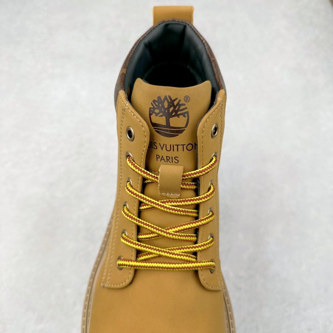 图片[5]-Lv x Timberland Lv联名添柏岚大黄靴 顶奢流量品牌与时代经典的结合之作 #代购专供品质 高弹Modern 外置防滑橡塑发泡超轻大底 系带设计 穿脱十分方便 采用TPU模压定型真皮鞋面材质#EVA轻翼科技外底具有防滑,耐磨和良好的弹性 Pharrell Williams充分发挥了作为Louis Vuitton创意总监的角色 这款鞋重新定义了 6英寸大黄靴的经典设计 致敬1996年Grandmaster Flash经典黄靴造型 原厂五金鞋带扣 工艺全新升级 中山大厂代工 原单进口皮料 独立私模大底，正确logo， 原装一致头层磨砂皮 搭配经典老花领口 全新原厂包装鞋盒 市场独家供应 尺码：38-44（皮鞋码）-选品中心