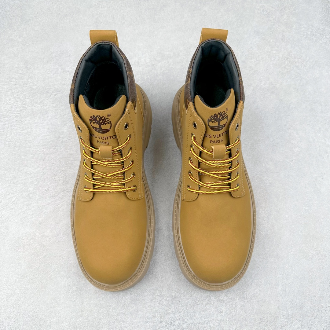 图片[2]-Lv x Timberland Lv联名添柏岚大黄靴 顶奢流量品牌与时代经典的结合之作 #代购专供品质 高弹Modern 外置防滑橡塑发泡超轻大底 系带设计 穿脱十分方便 采用TPU模压定型真皮鞋面材质#EVA轻翼科技外底具有防滑,耐磨和良好的弹性 Pharrell Williams充分发挥了作为Louis Vuitton创意总监的角色 这款鞋重新定义了 6英寸大黄靴的经典设计 致敬1996年Grandmaster Flash经典黄靴造型 原厂五金鞋带扣 工艺全新升级 中山大厂代工 原单进口皮料 独立私模大底，正确logo， 原装一致头层磨砂皮 搭配经典老花领口 全新原厂包装鞋盒 市场独家供应 尺码：38-44（皮鞋码）-选品中心