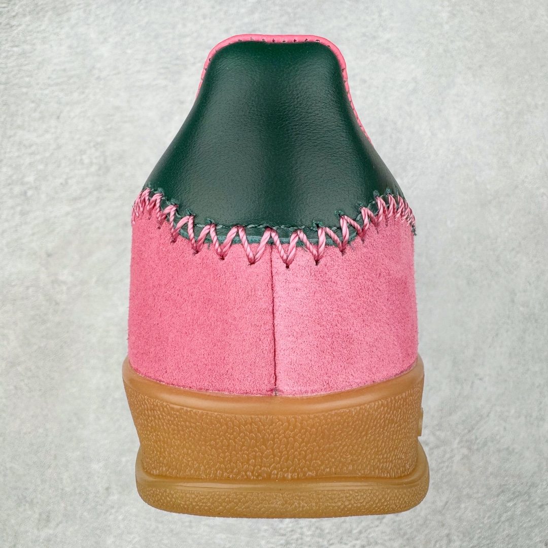 图片[8]-＃S2纯原 AD Original Gazelle Indoor Trainers 瞪羚室内鞋系列低帮复古百搭休闲运动德训风板鞋 JI2014 高端零售特供批次 原厂定制长毛翻毛皮组合环保纤维革鞋面材质 内置环保海玻璃鞋垫 外置RB橡胶大底 产品品控稳定性领先行业 原厂全套原楦原纸板冲刀磨具开发 原厂皮料加持 原厂港宝加持定型后跟R度完美 将复古进行到底 简约流畅 三十年不变经典 这款Gazelle运动鞋 无论面料、配色、质感或设计 都只在重现其1991年原款的经典 皮革鞋面 撞色三条纹和鞋跟标的设计 力求呈现90年代的经典复古风潮 Samba火热的同时 也带动了其它的复古鞋型 Gazelle便是其中一只 Gazelle Indoor拥有包边更宽的T字型鞋头 更好的保护运动员的前掌 浓浓的复古氛围感 非常适合现在流行的Cleanfit风格 尺码：36 36.5 37.5 38 38.5 39 40 40.5 41 42 42.5 43 44 44.5 45 46-选品中心