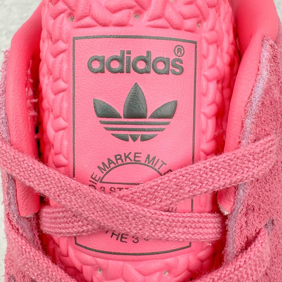 图片[14]-＃S2纯原 AD Original Gazelle Indoor Trainers 瞪羚室内鞋系列低帮复古百搭休闲运动德训风板鞋 JI2014 高端零售特供批次 原厂定制长毛翻毛皮组合环保纤维革鞋面材质 内置环保海玻璃鞋垫 外置RB橡胶大底 产品品控稳定性领先行业 原厂全套原楦原纸板冲刀磨具开发 原厂皮料加持 原厂港宝加持定型后跟R度完美 将复古进行到底 简约流畅 三十年不变经典 这款Gazelle运动鞋 无论面料、配色、质感或设计 都只在重现其1991年原款的经典 皮革鞋面 撞色三条纹和鞋跟标的设计 力求呈现90年代的经典复古风潮 Samba火热的同时 也带动了其它的复古鞋型 Gazelle便是其中一只 Gazelle Indoor拥有包边更宽的T字型鞋头 更好的保护运动员的前掌 浓浓的复古氛围感 非常适合现在流行的Cleanfit风格 尺码：36 36.5 37.5 38 38.5 39 40 40.5 41 42 42.5 43 44 44.5 45 46-选品中心