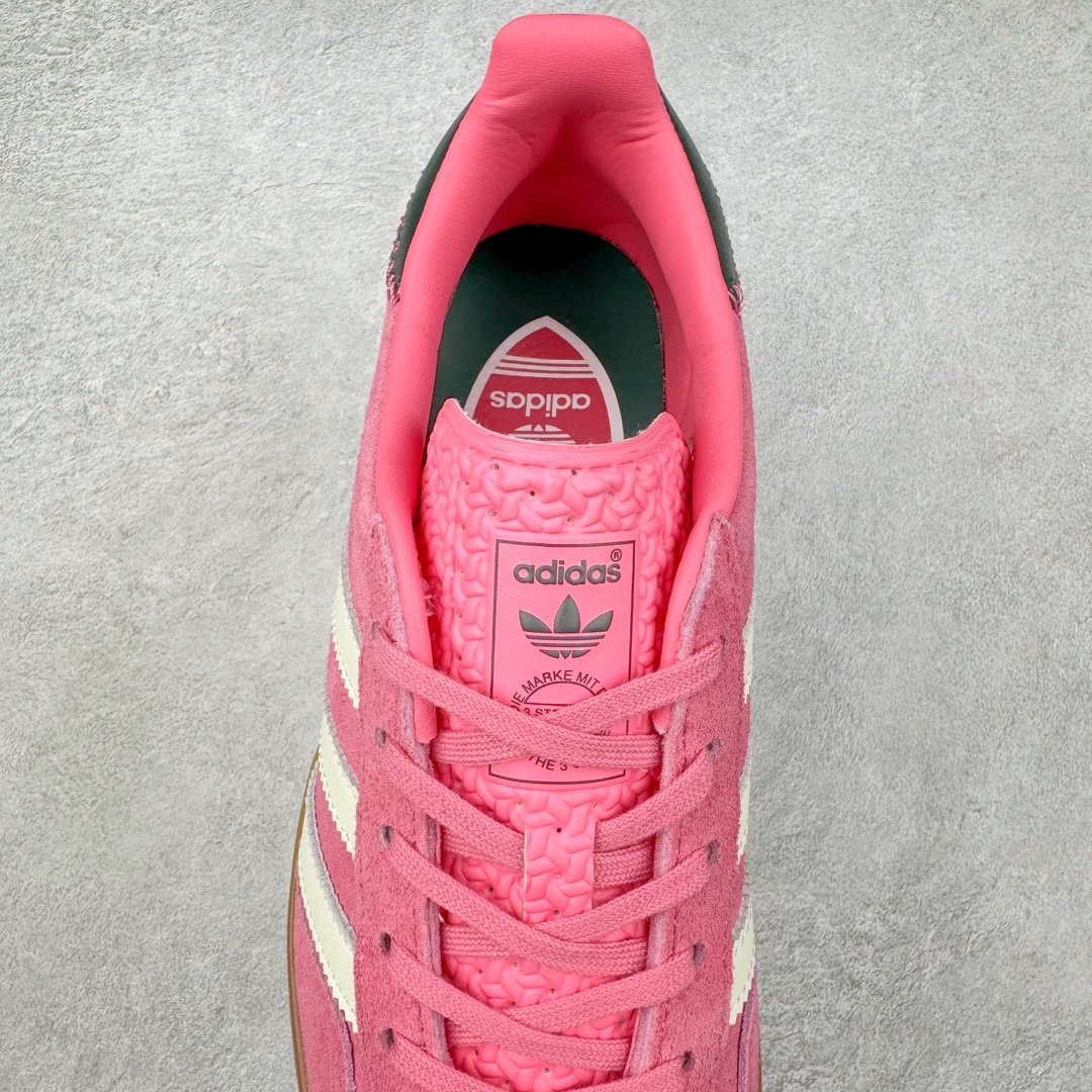 图片[5]-＃S2纯原 AD Original Gazelle Indoor Trainers 瞪羚室内鞋系列低帮复古百搭休闲运动德训风板鞋 JI2014 高端零售特供批次 原厂定制长毛翻毛皮组合环保纤维革鞋面材质 内置环保海玻璃鞋垫 外置RB橡胶大底 产品品控稳定性领先行业 原厂全套原楦原纸板冲刀磨具开发 原厂皮料加持 原厂港宝加持定型后跟R度完美 将复古进行到底 简约流畅 三十年不变经典 这款Gazelle运动鞋 无论面料、配色、质感或设计 都只在重现其1991年原款的经典 皮革鞋面 撞色三条纹和鞋跟标的设计 力求呈现90年代的经典复古风潮 Samba火热的同时 也带动了其它的复古鞋型 Gazelle便是其中一只 Gazelle Indoor拥有包边更宽的T字型鞋头 更好的保护运动员的前掌 浓浓的复古氛围感 非常适合现在流行的Cleanfit风格 尺码：36 36.5 37.5 38 38.5 39 40 40.5 41 42 42.5 43 44 44.5 45 46-选品中心