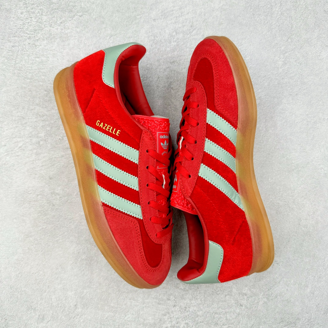 图片[3]-＃S2纯原 AD Original Gazelle Indoor Trainers 瞪羚室内鞋系列低帮复古百搭休闲运动德训风板鞋 IG6786 高端零售特供批次 原厂定制长毛翻毛皮组合环保纤维革鞋面材质 内置环保海玻璃鞋垫 外置RB橡胶大底 产品品控稳定性领先行业 原厂全套原楦原纸板冲刀磨具开发 原厂皮料加持 原厂港宝加持定型后跟R度完美 将复古进行到底 简约流畅 三十年不变经典 这款Gazelle运动鞋 无论面料、配色、质感或设计 都只在重现其1991年原款的经典 皮革鞋面 撞色三条纹和鞋跟标的设计 力求呈现90年代的经典复古风潮 Samba火热的同时 也带动了其它的复古鞋型 Gazelle便是其中一只 Gazelle Indoor拥有包边更宽的T字型鞋头 更好的保护运动员的前掌 浓浓的复古氛围感 非常适合现在流行的Cleanfit风格 尺码：36 36.5 37.5 38 38.5 39 40 40.5 41 42 42.5 43 44 44.5 45 46-选品中心